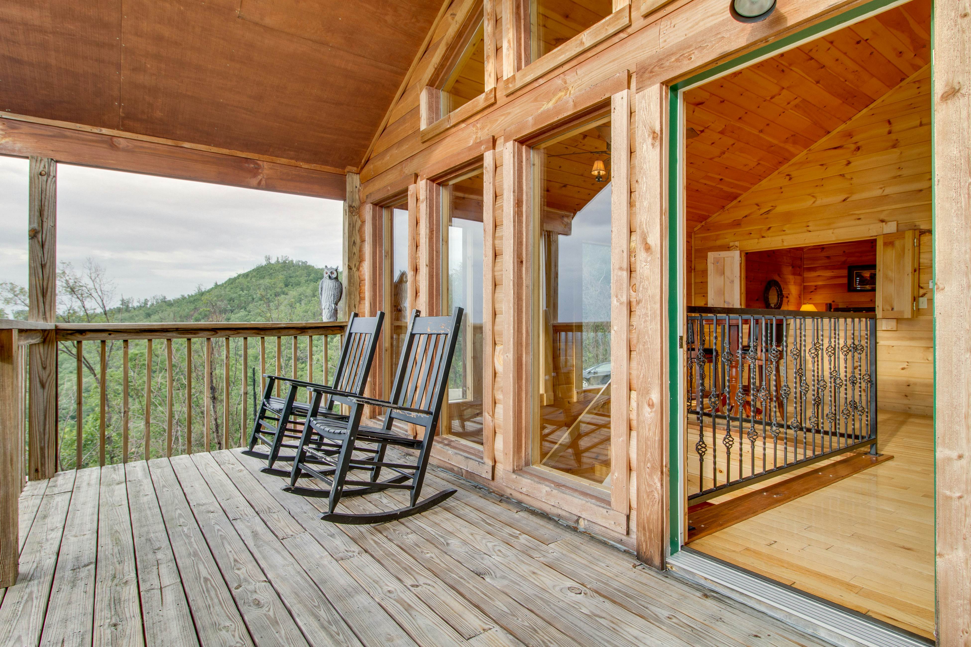 Cabin w/ Free Attraction Tickets, hot tub, theater, game room, & mountain views