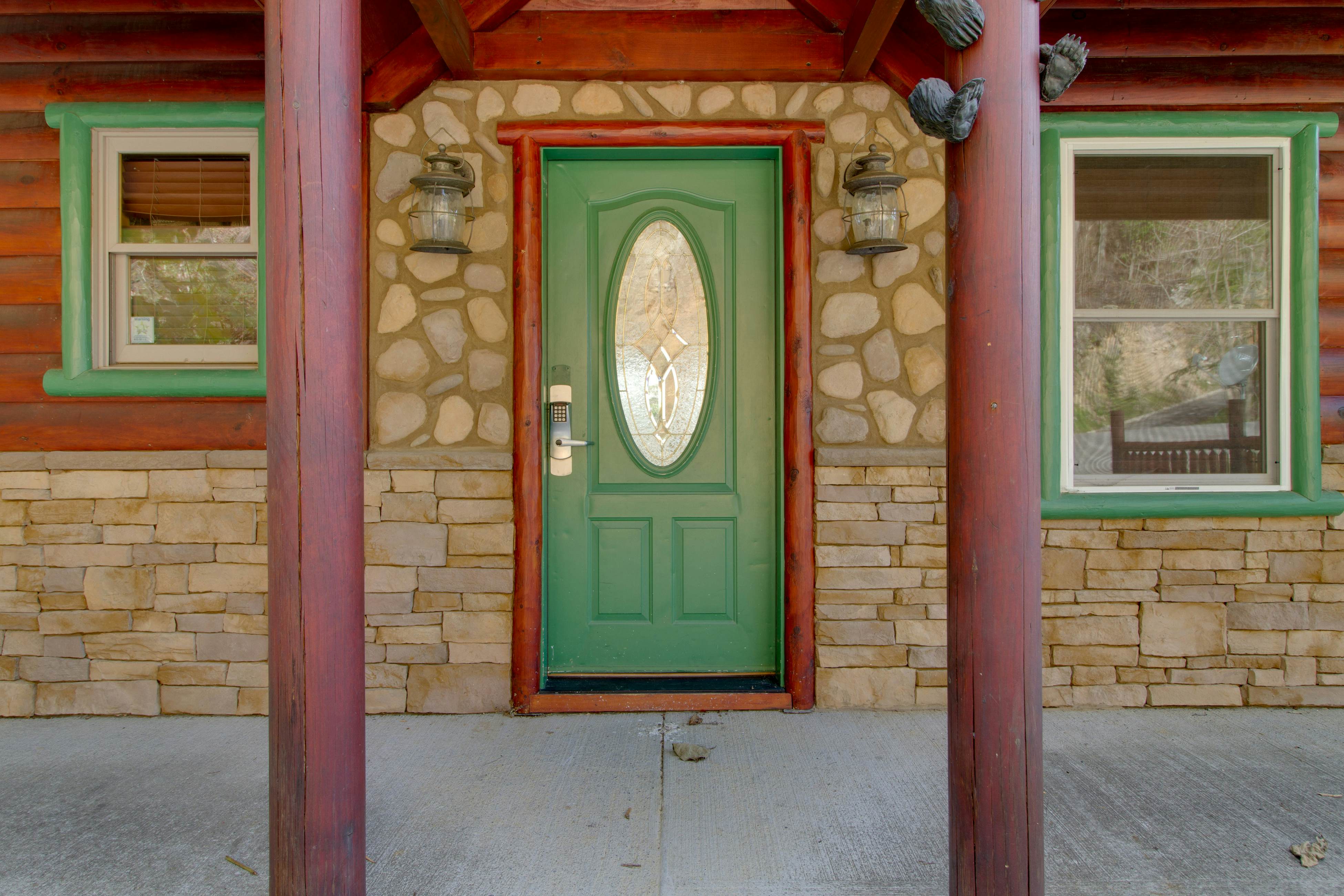 Cabin w/ Free Attraction Tickets, hot tub, theater, game room, & mountain views