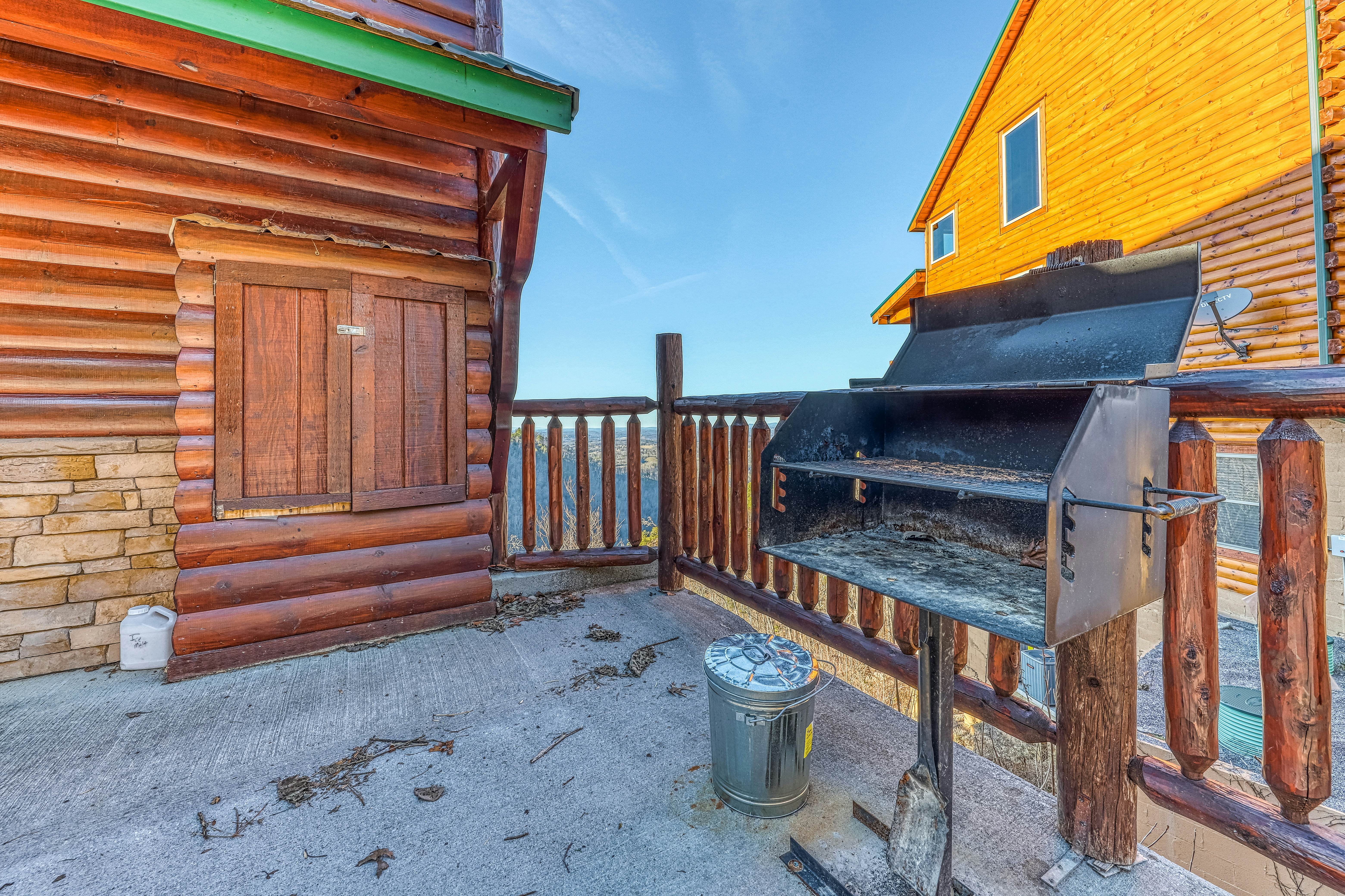 Cabin w/ Free Attraction Tickets, hot tub, theater, game room, & mountain views