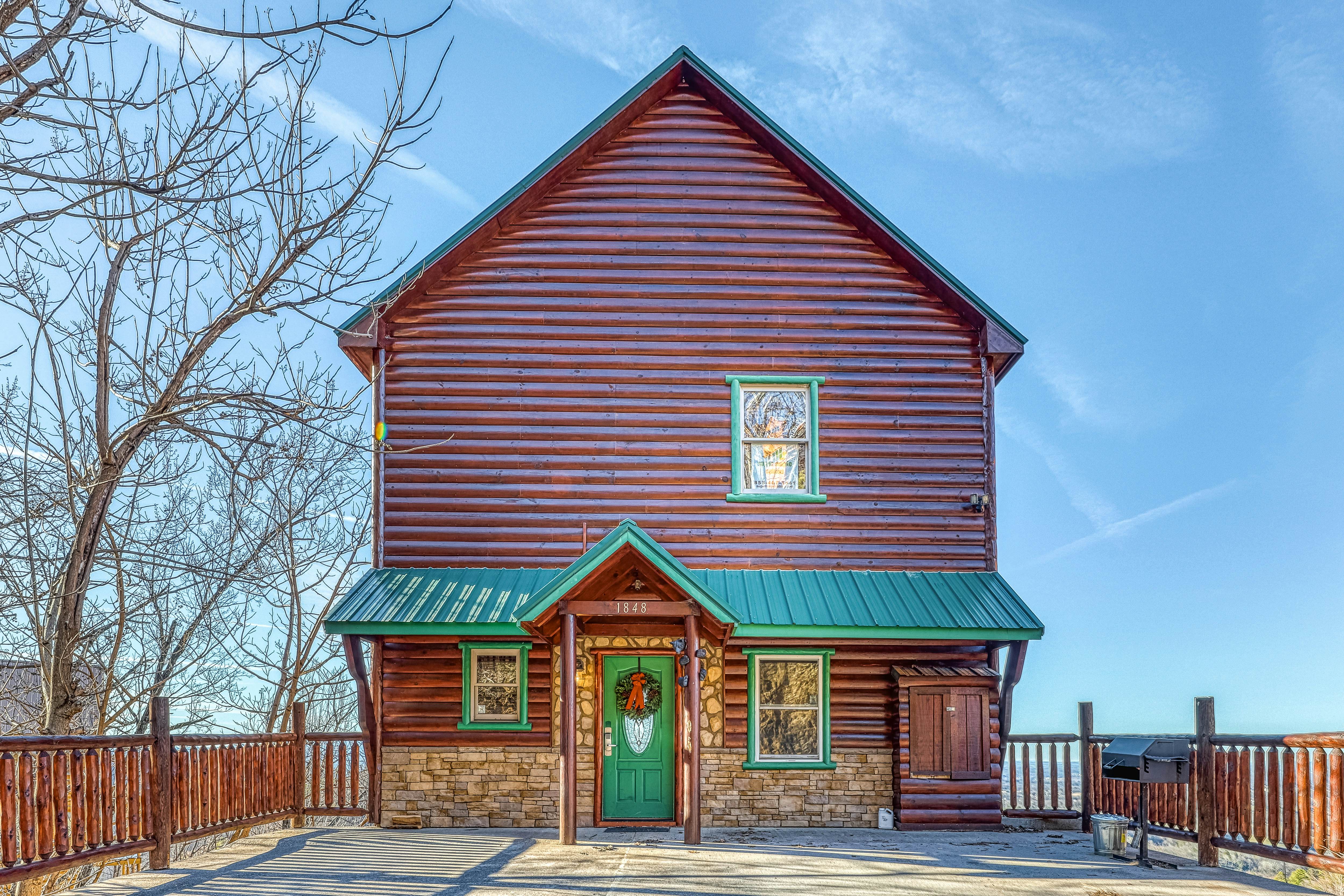 Cabin w/ Free Attraction Tickets, hot tub, theater, game room, & mountain views