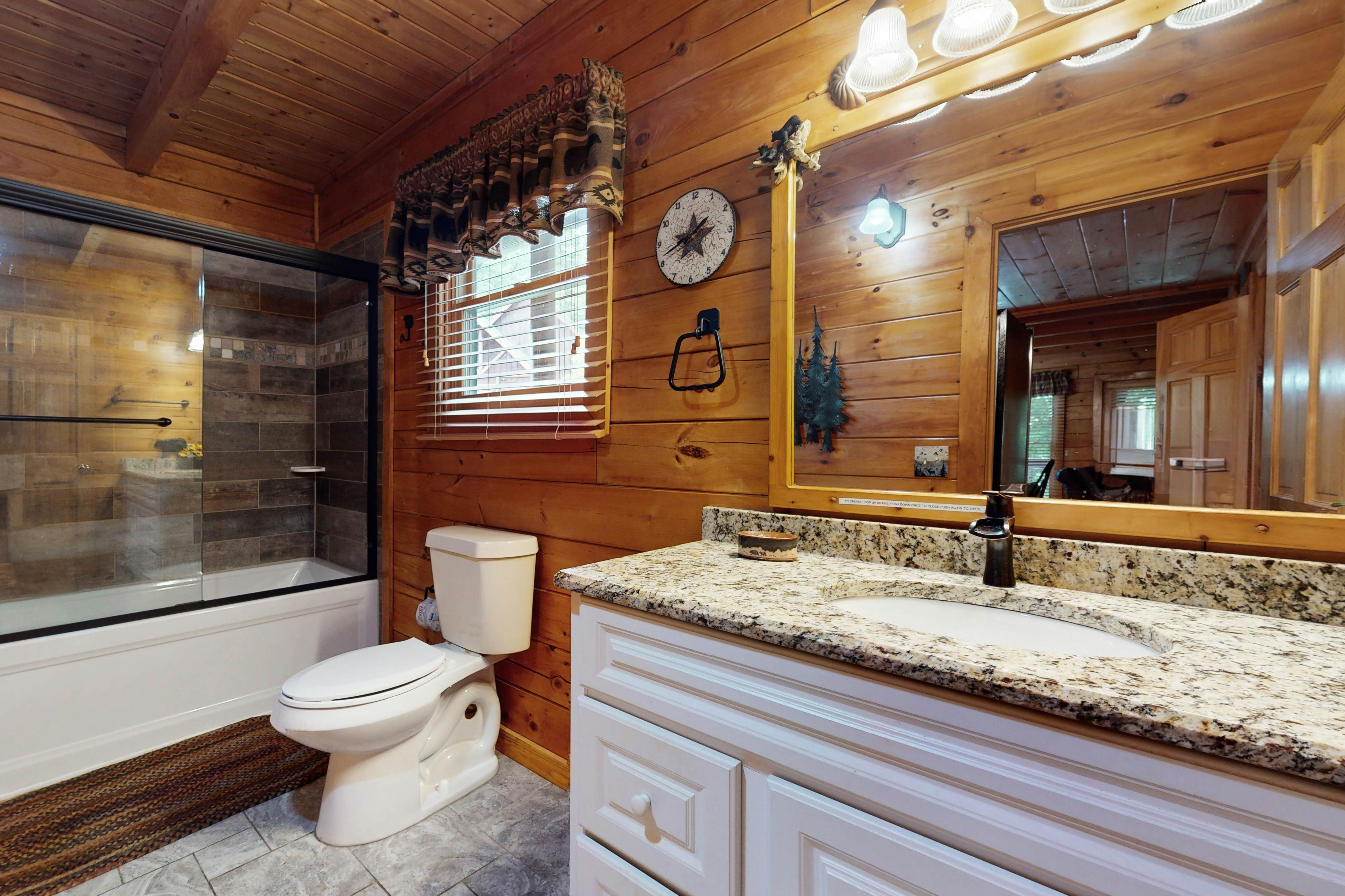 Log cabin overlooking the mountains w/ Free Attraction Tickets & resort pool