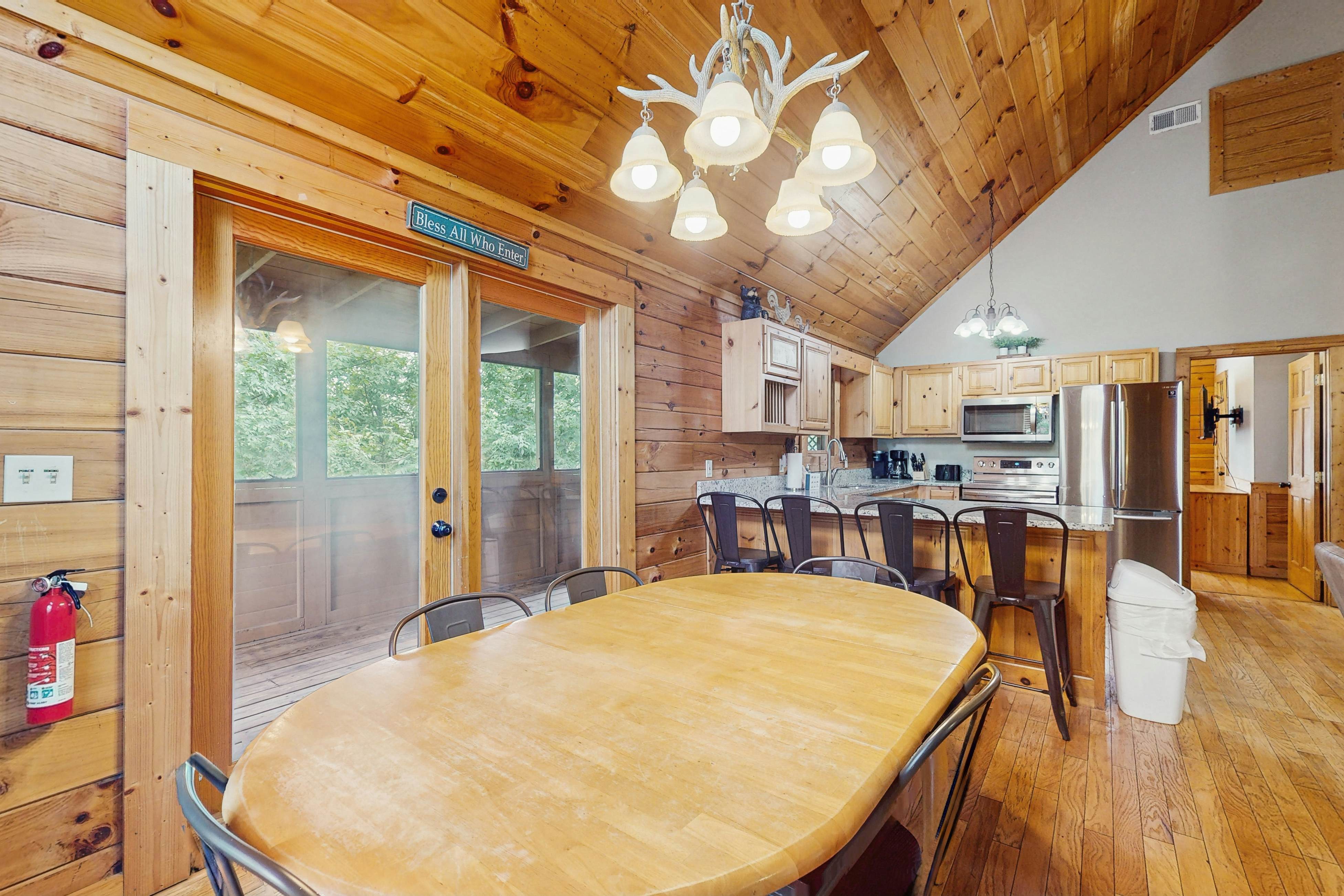 Peaceful cabin with hot tub, Free Attraction Tickets, pool table, & game room