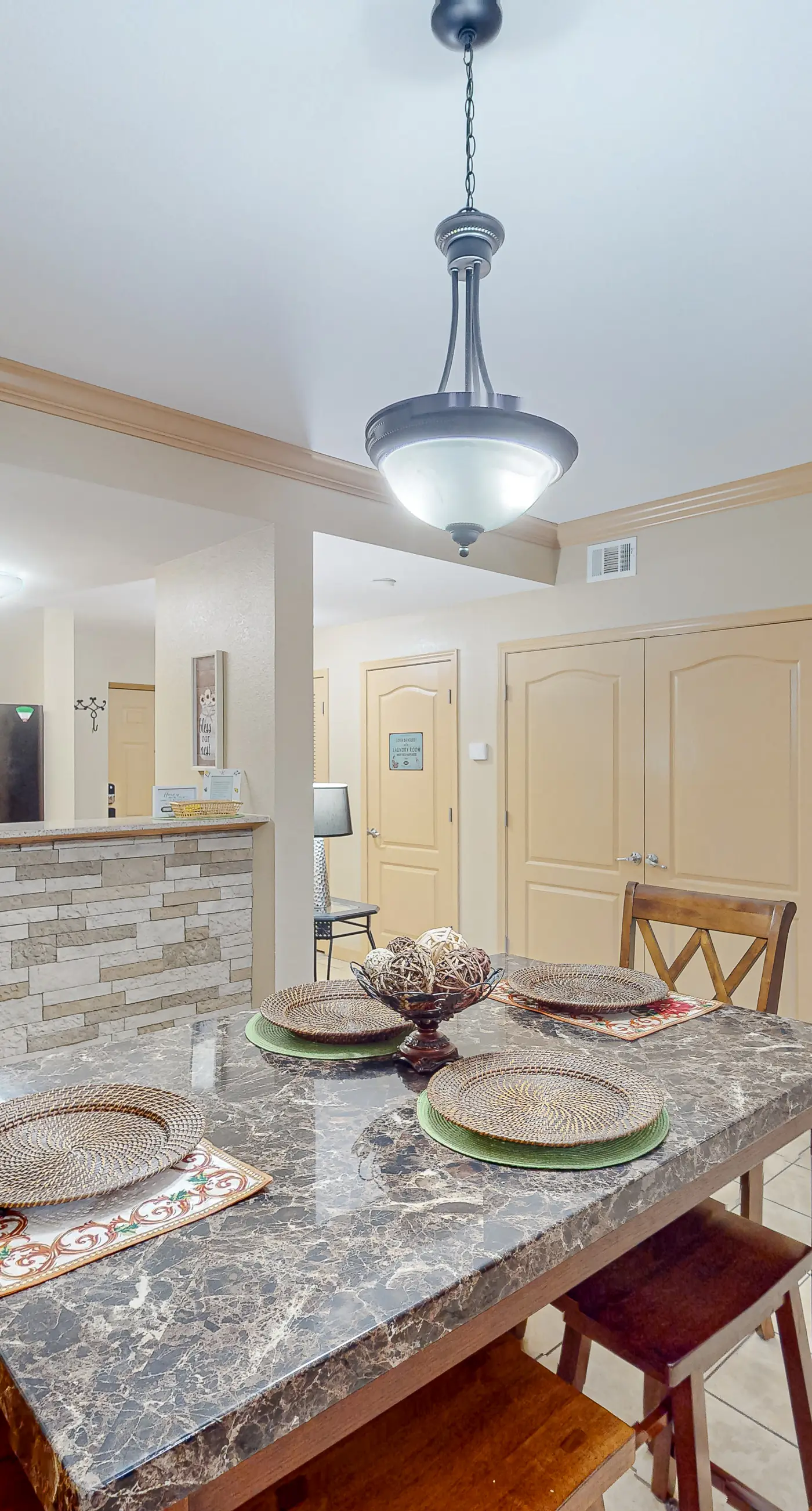 Cozy condo W Fireplace, Sleep 6・Hot Tub・Grill・Pool