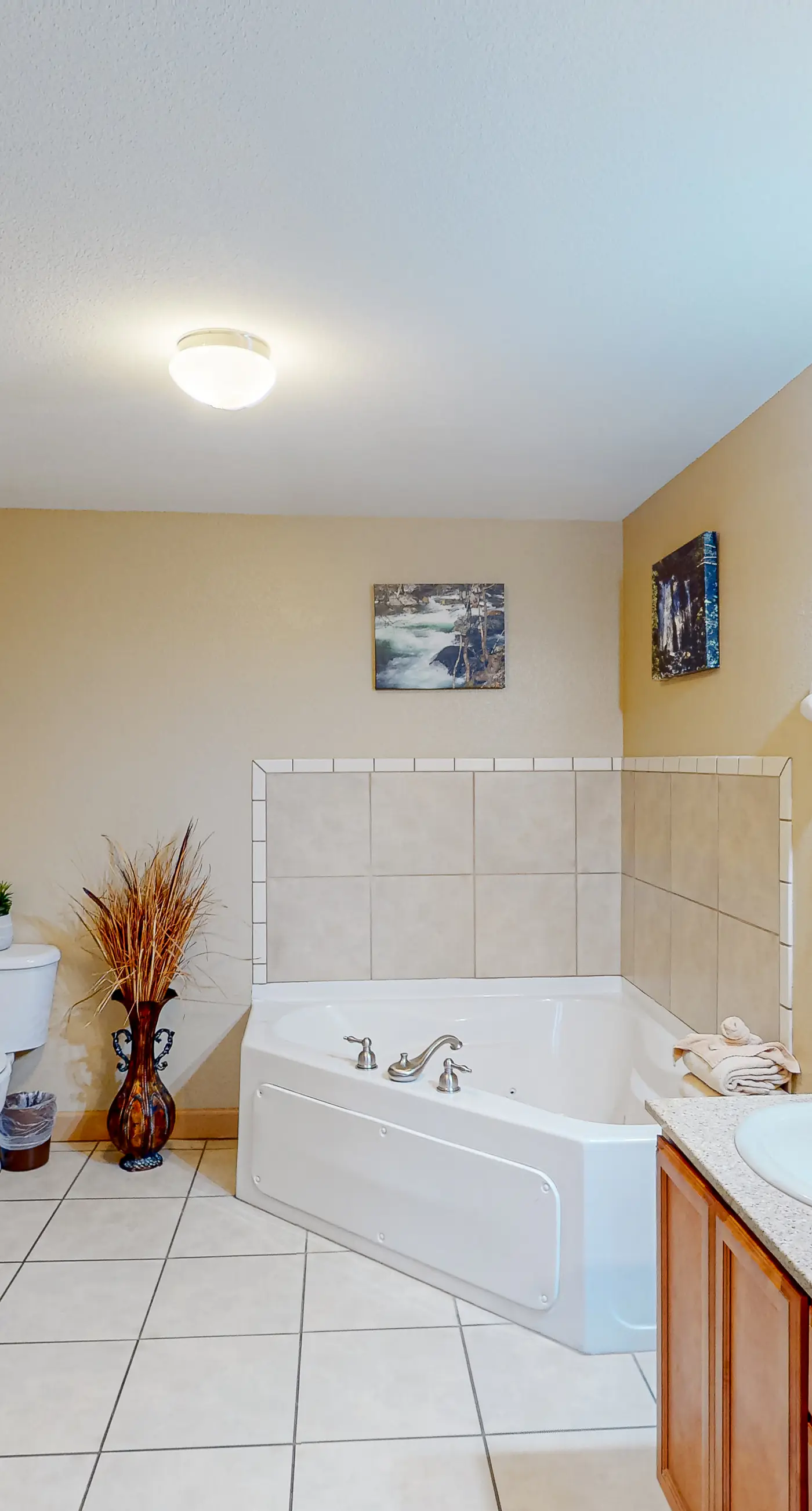 Cozy condo W Fireplace, Sleep 6・Hot Tub・Grill・Pool