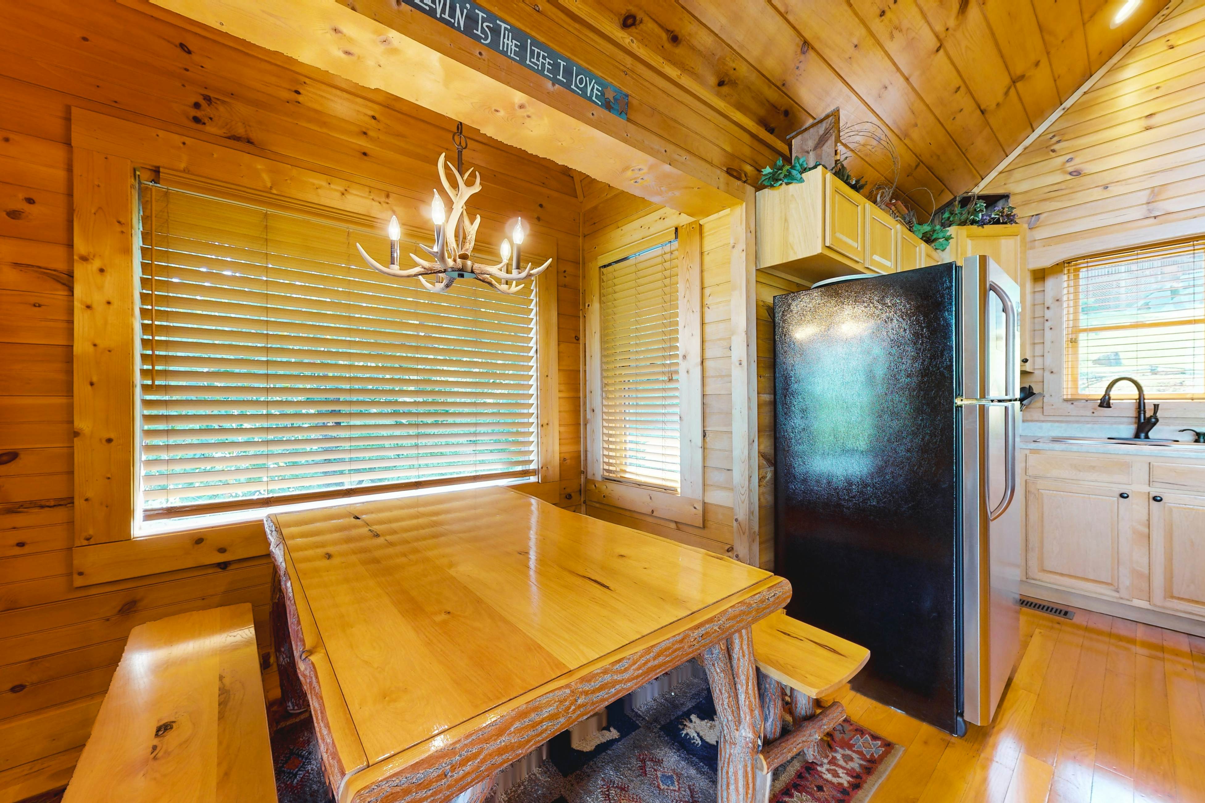 Mtn View Cabin, Sleeps 2・Scenic Balcony・Hot Tub