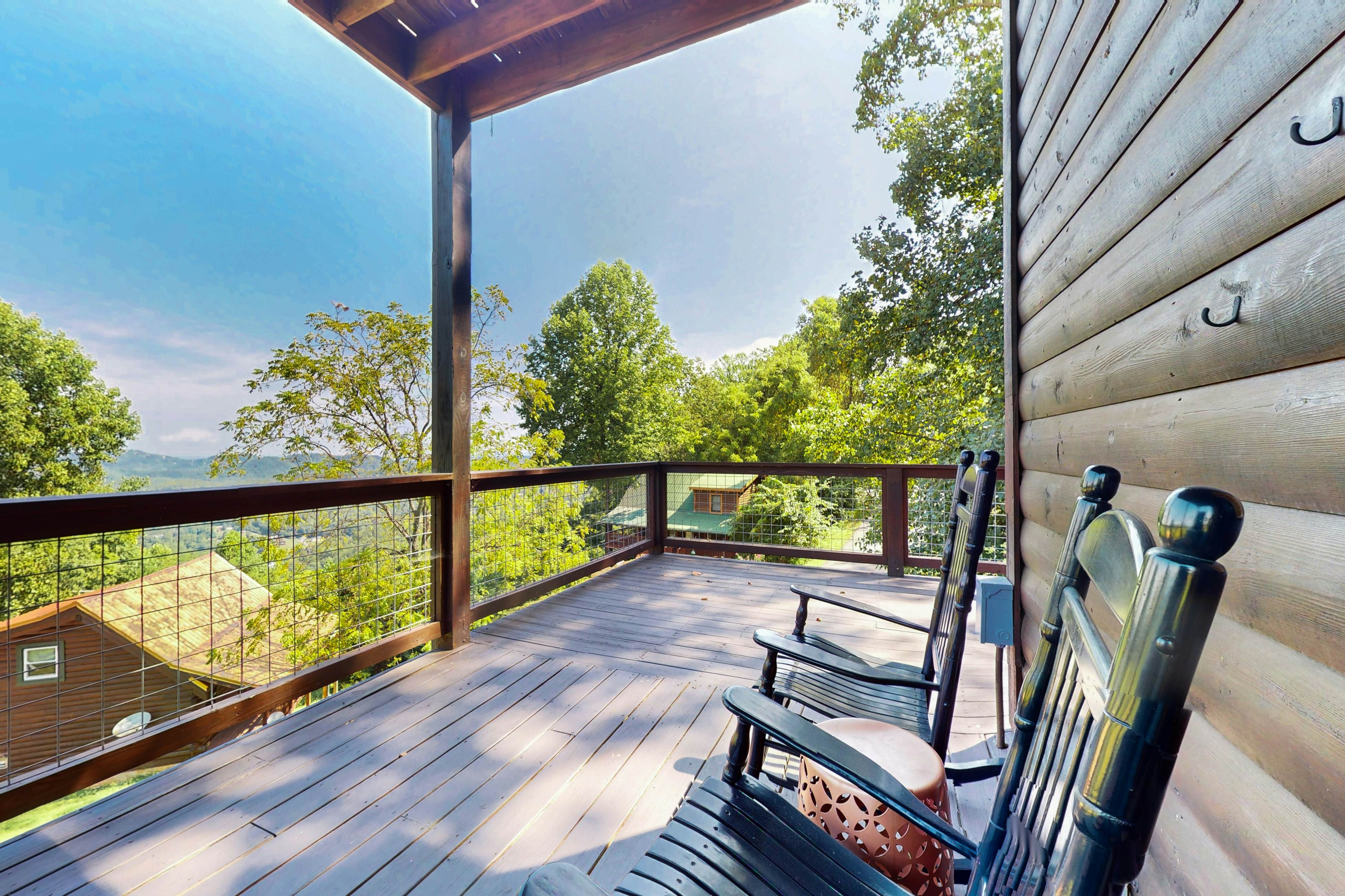 Mtn View Cabin, Sleeps 2・Scenic Balcony・Hot Tub