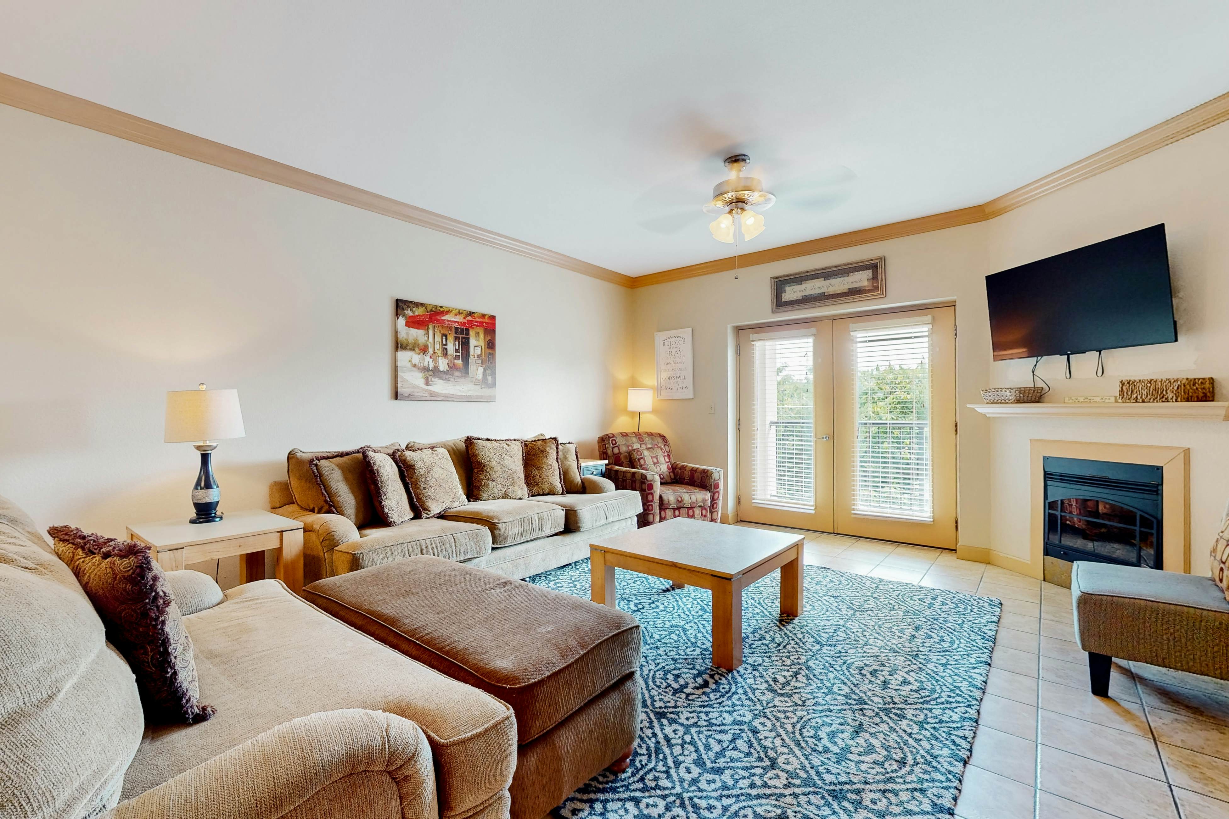 Condo with shared pools, Free Attraction Tickets, walking trails, playground