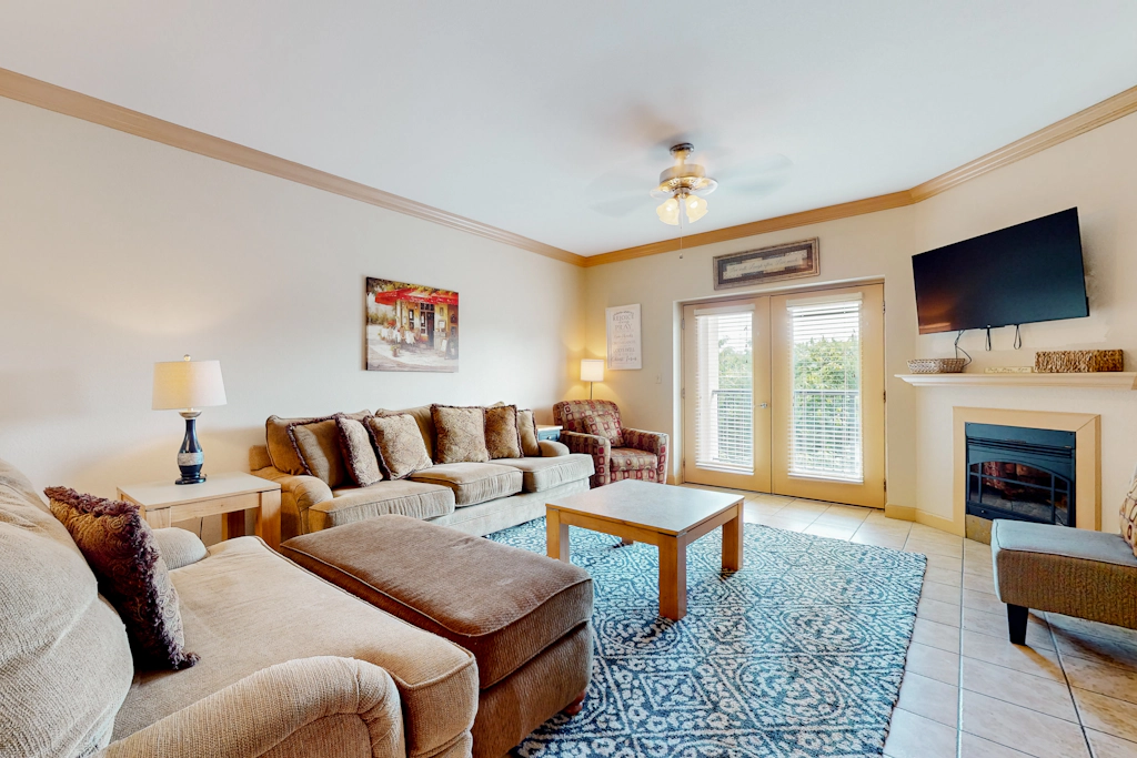 Charming Condo W Shared Pools, Sleeps 6, Playground