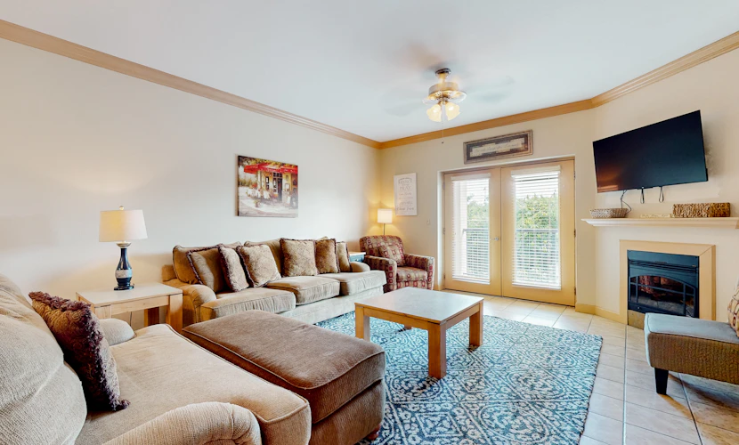 Charming Condo W Shared Pools, Sleeps 6, Playground
