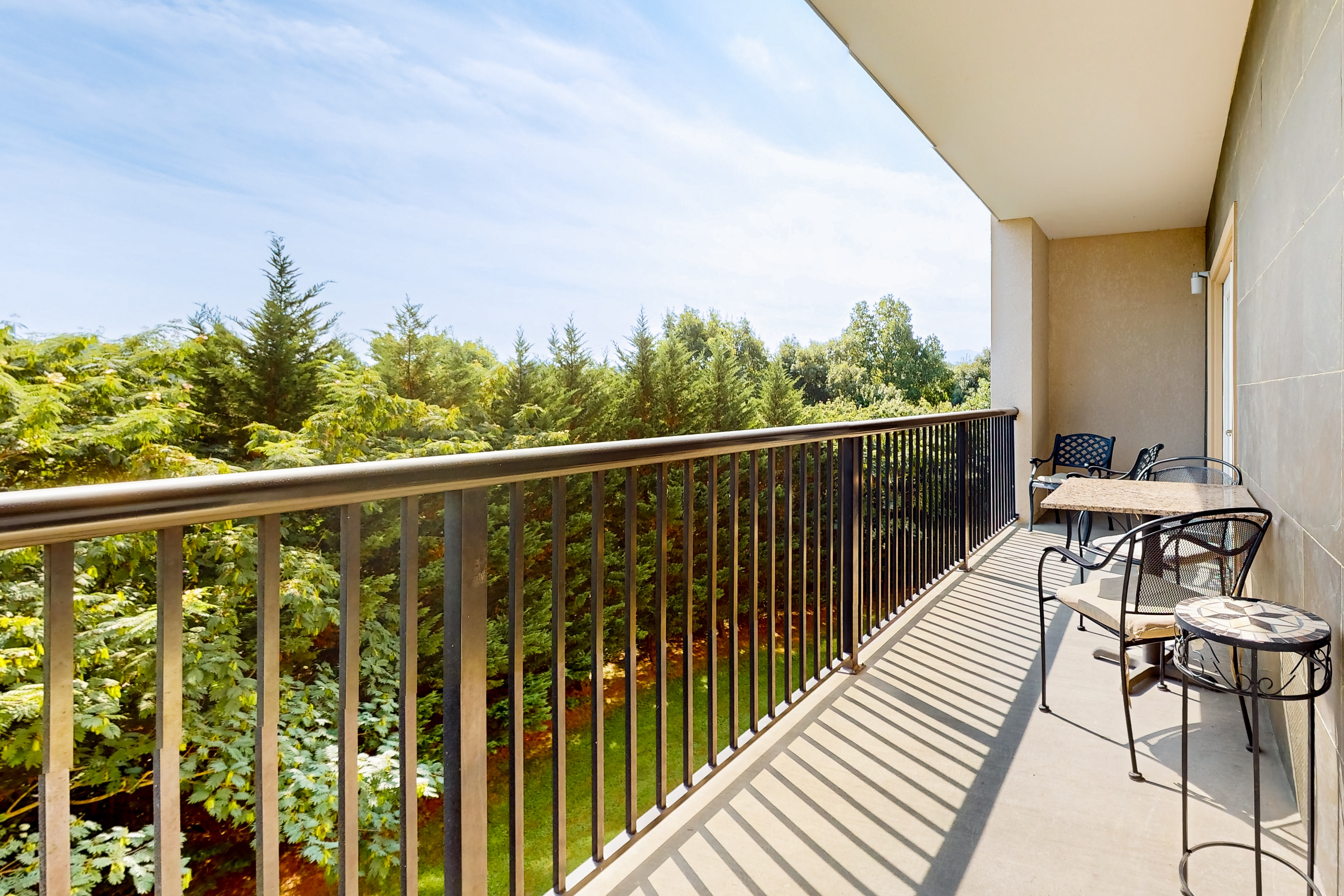 Charming Condo W Shared Pools, Sleeps 6・Playground