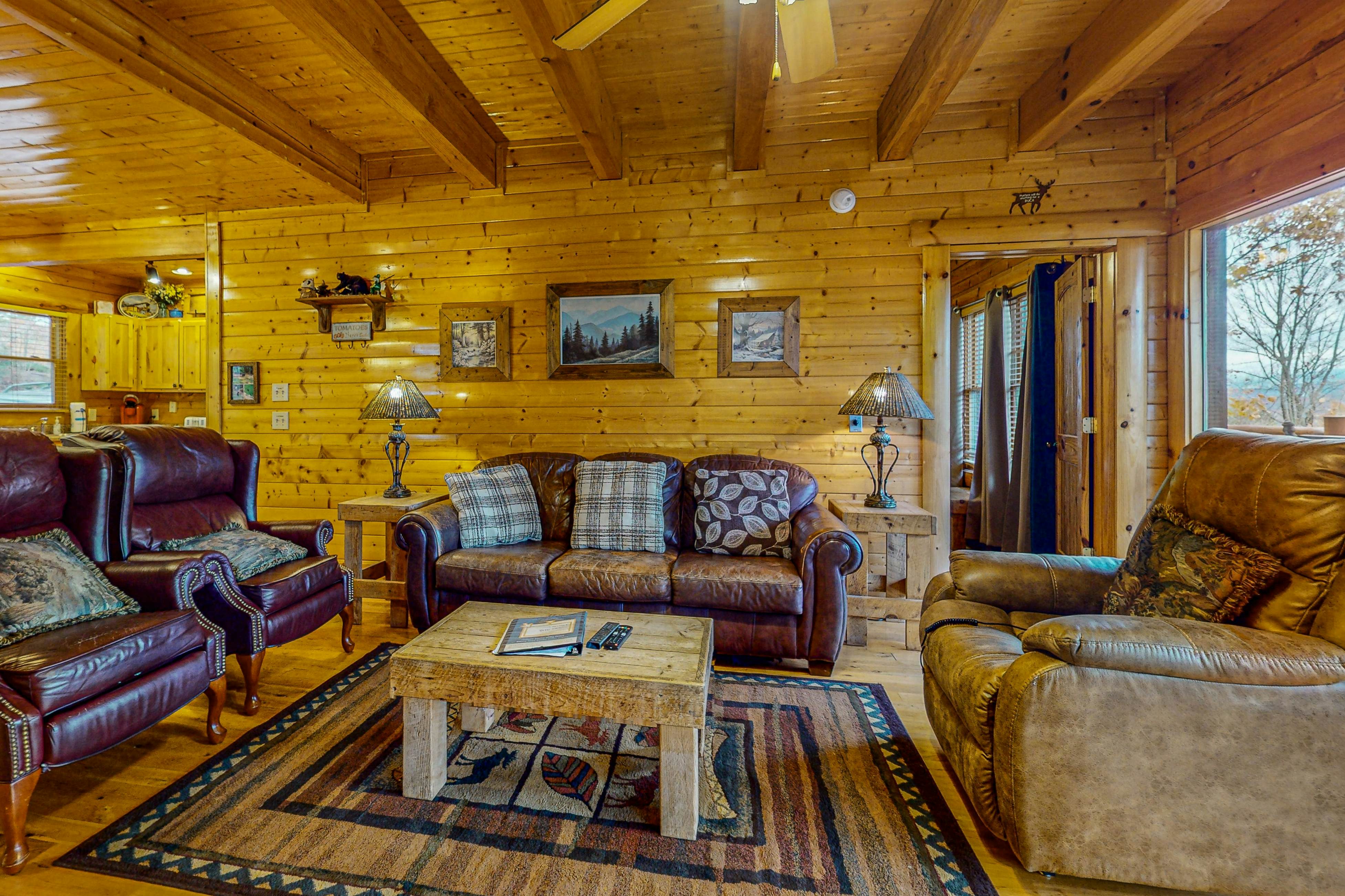 Cabin w/Hot Tub & Free Attraction Tickets + Access for Guests w/Limited Mobility
