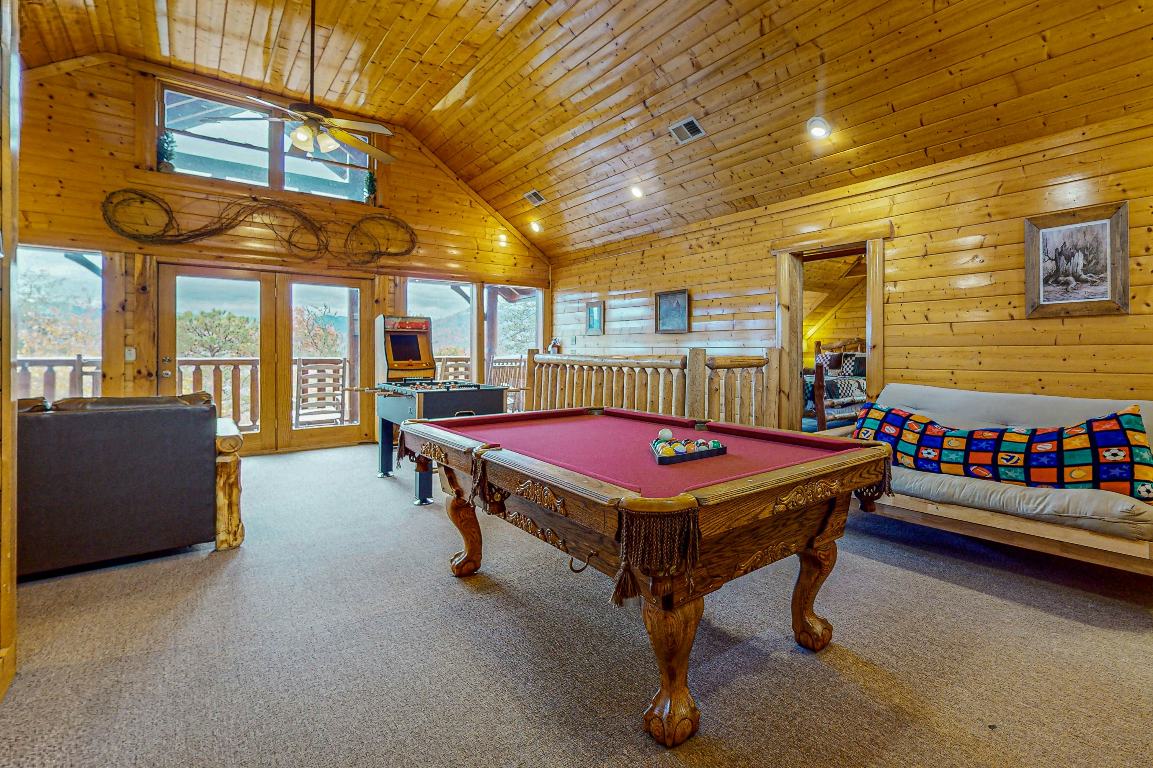 Cabin w/Hot Tub & Free Attraction Tickets + Access for Guests w/Limited Mobility