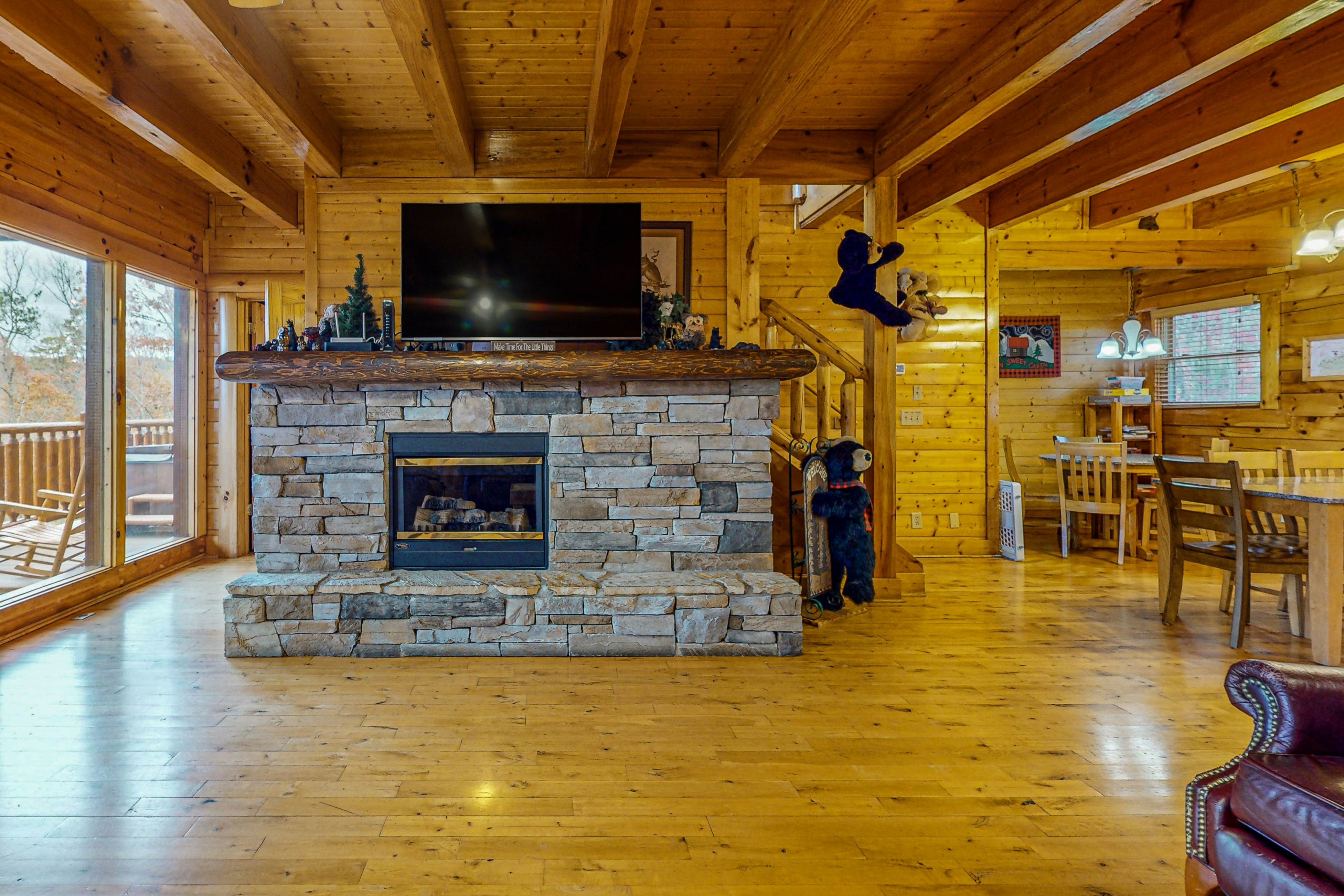 Cabin w/Hot Tub & Free Attraction Tickets + Access for Guests w/Limited Mobility