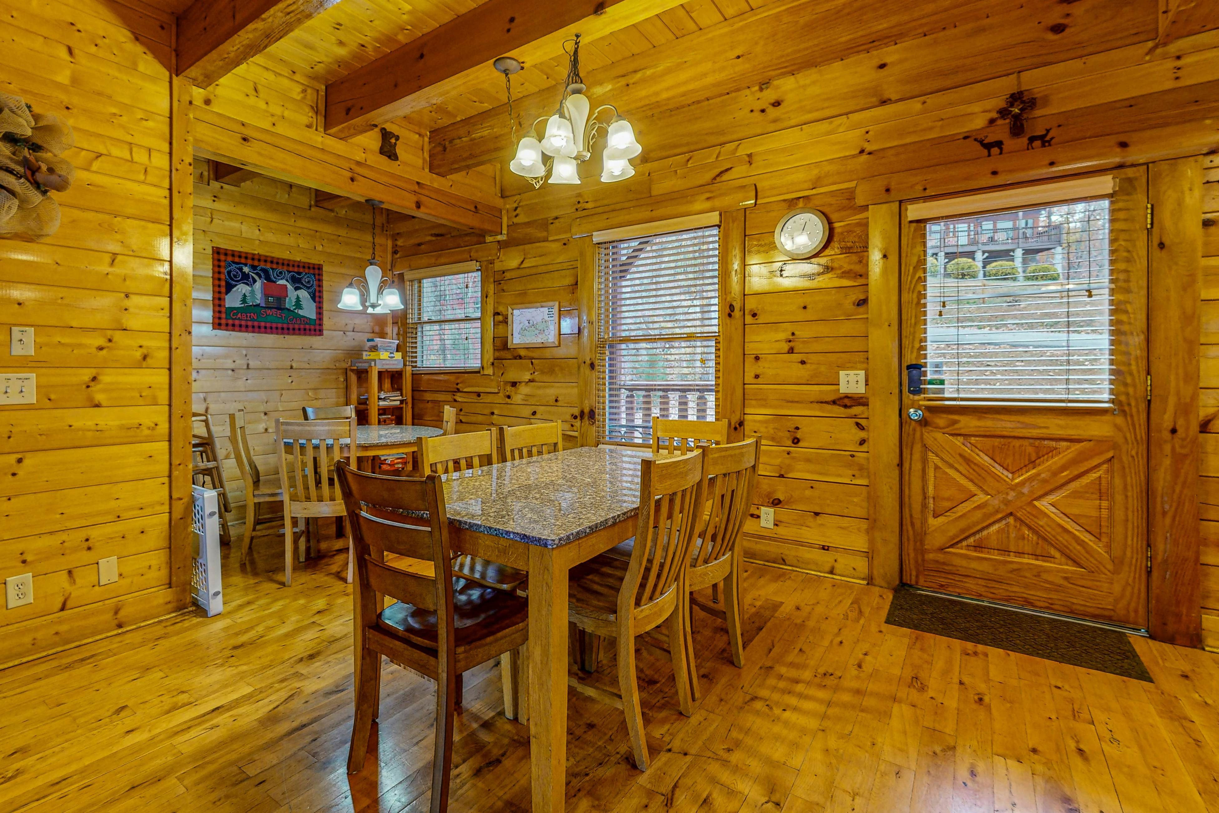 Cabin w/Hot Tub & Free Attraction Tickets + Access for Guests w/Limited Mobility