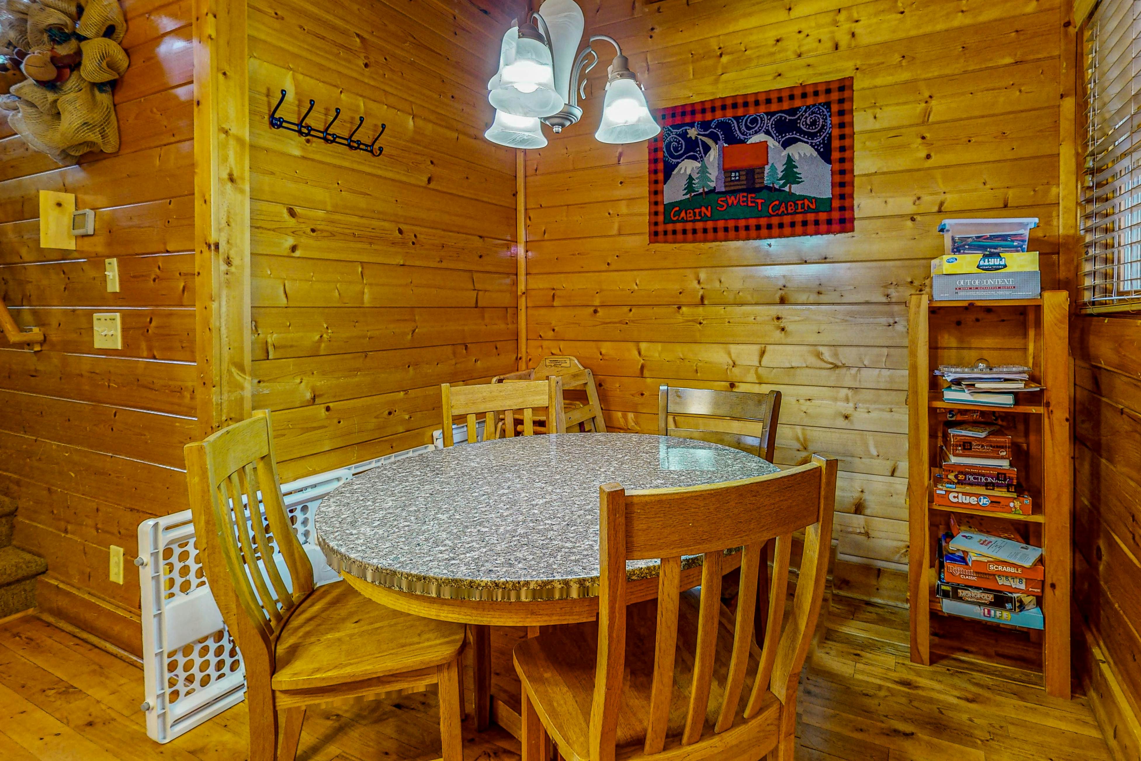 Cabin w/Hot Tub & Free Attraction Tickets + Access for Guests w/Limited Mobility