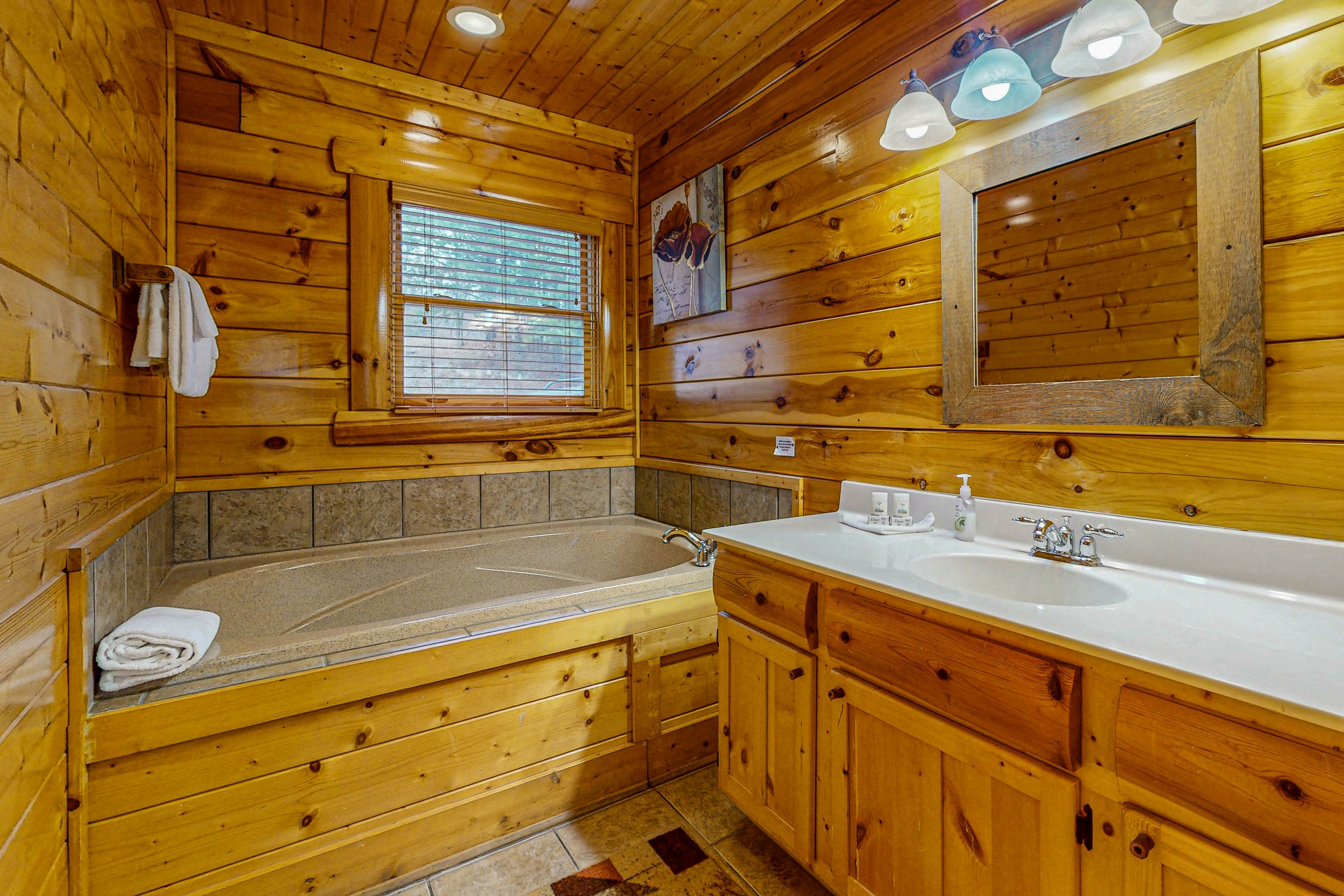 Cabin w/Hot Tub & Free Attraction Tickets + Access for Guests w/Limited Mobility