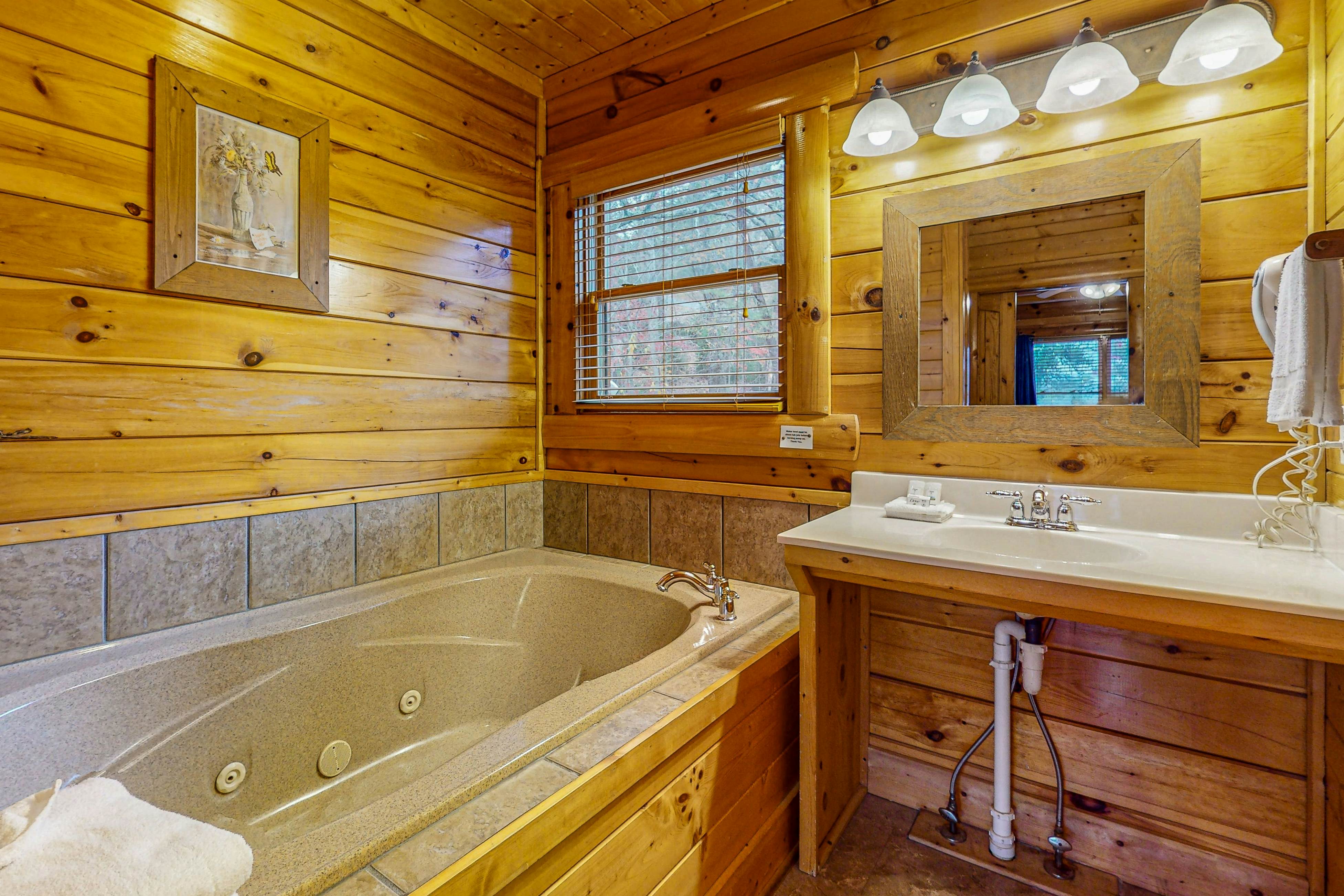 Cabin w/Hot Tub & Free Attraction Tickets + Access for Guests w/Limited Mobility