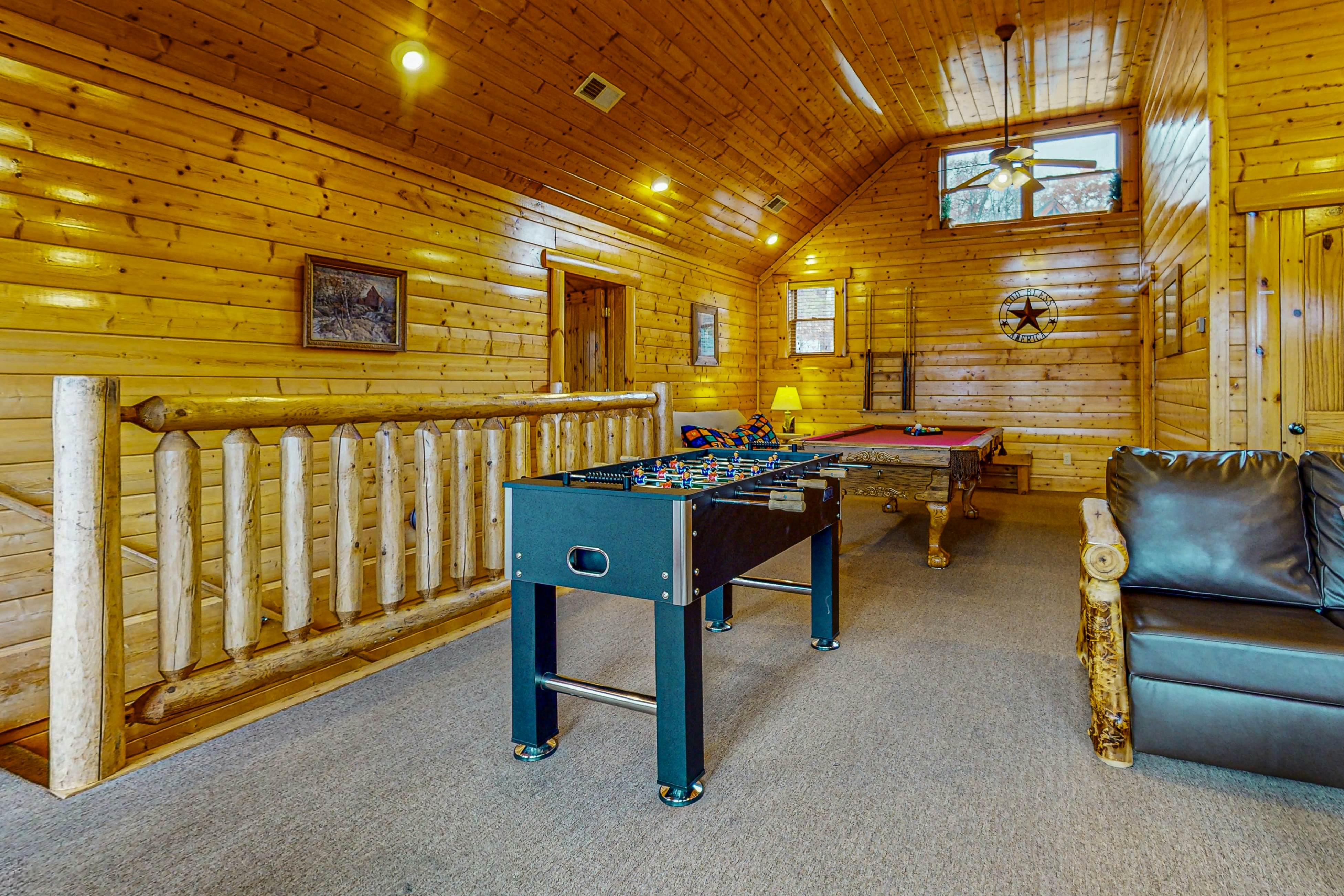 Cabin w/Hot Tub & Free Attraction Tickets + Access for Guests w/Limited Mobility