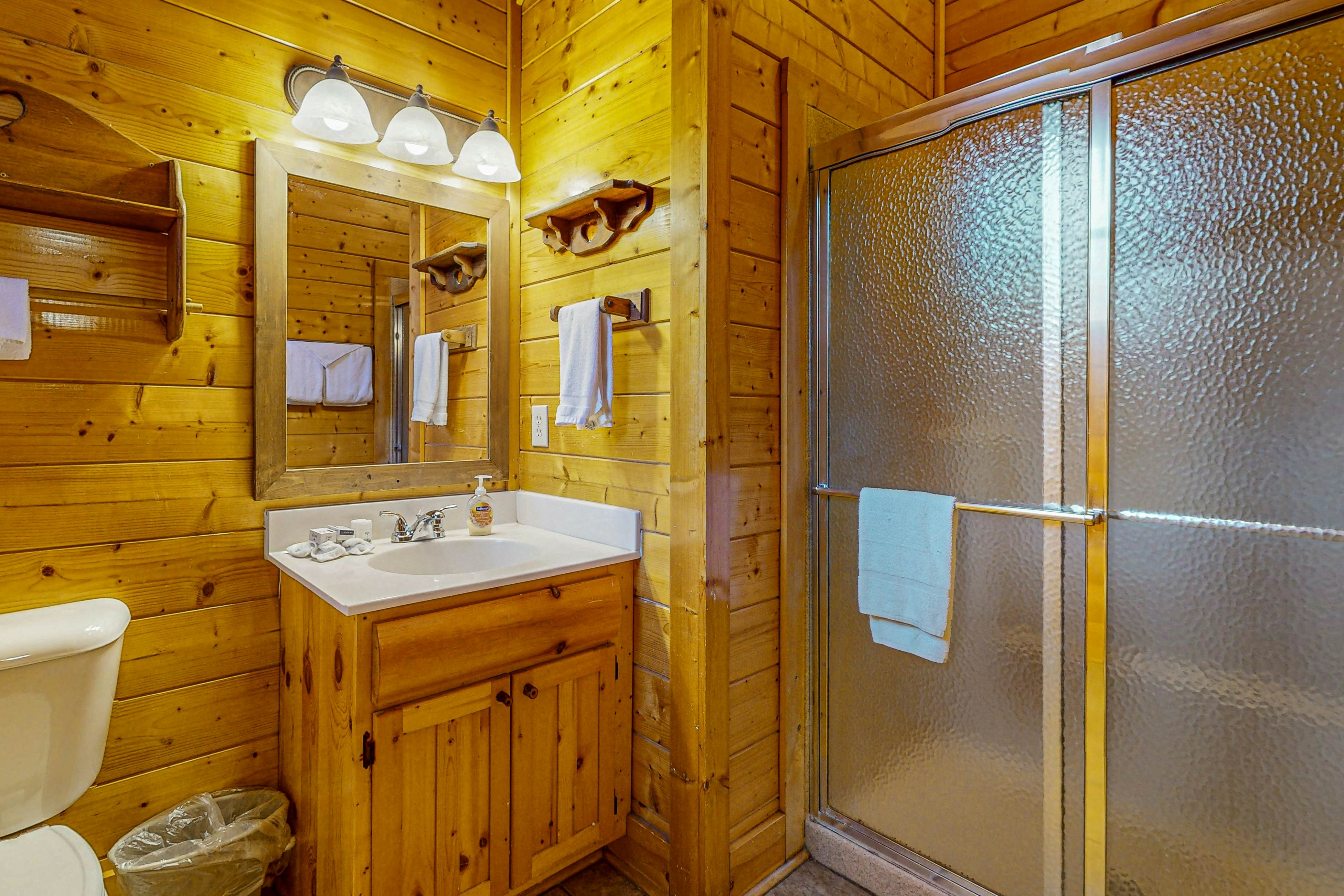 Cabin w/Hot Tub & Free Attraction Tickets + Access for Guests w/Limited Mobility