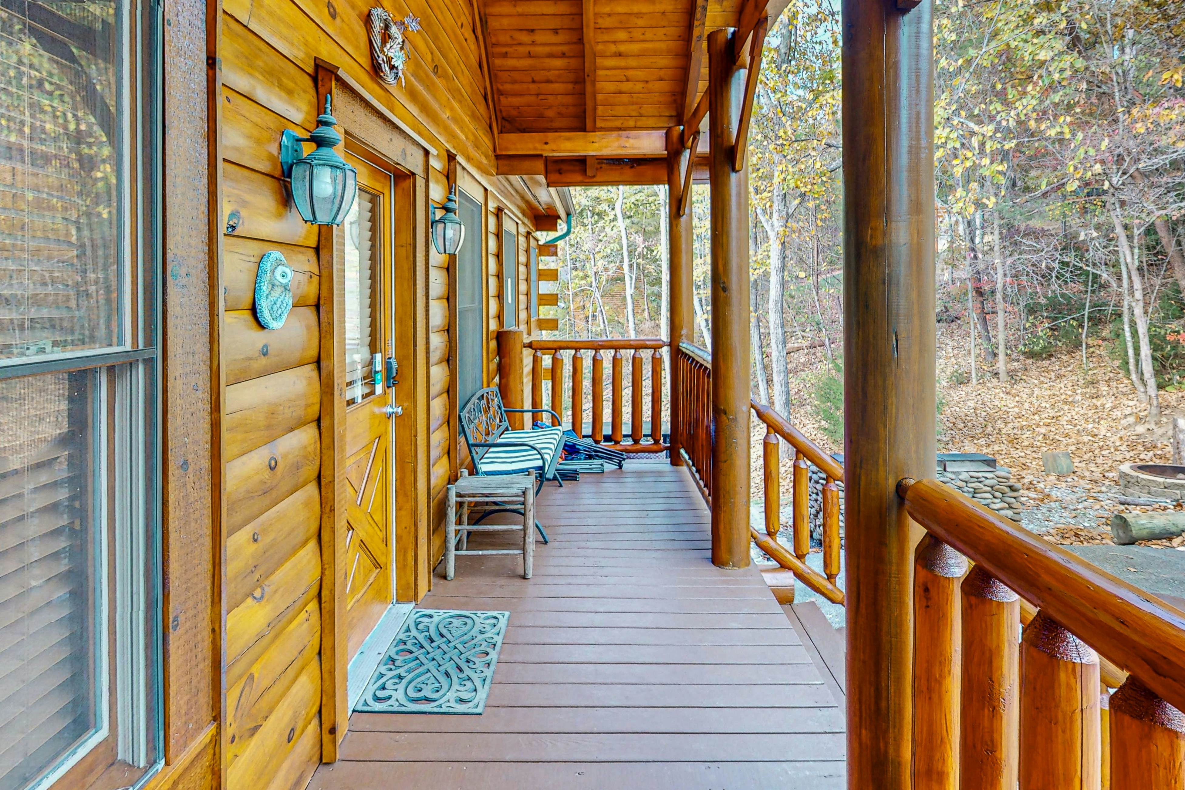 Cabin w/Hot Tub & Free Attraction Tickets + Access for Guests w/Limited Mobility
