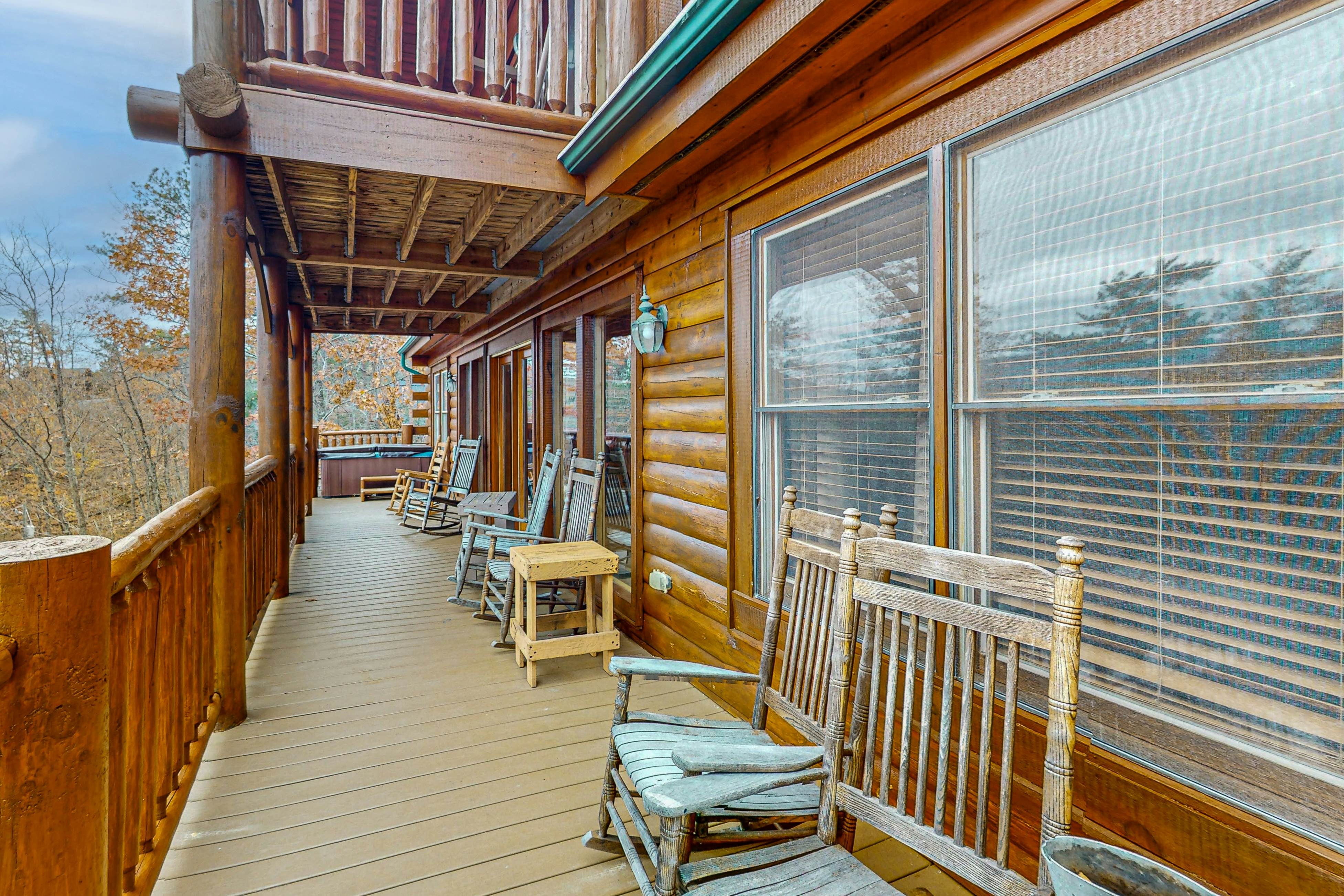 Cabin w/Hot Tub & Free Attraction Tickets + Access for Guests w/Limited Mobility