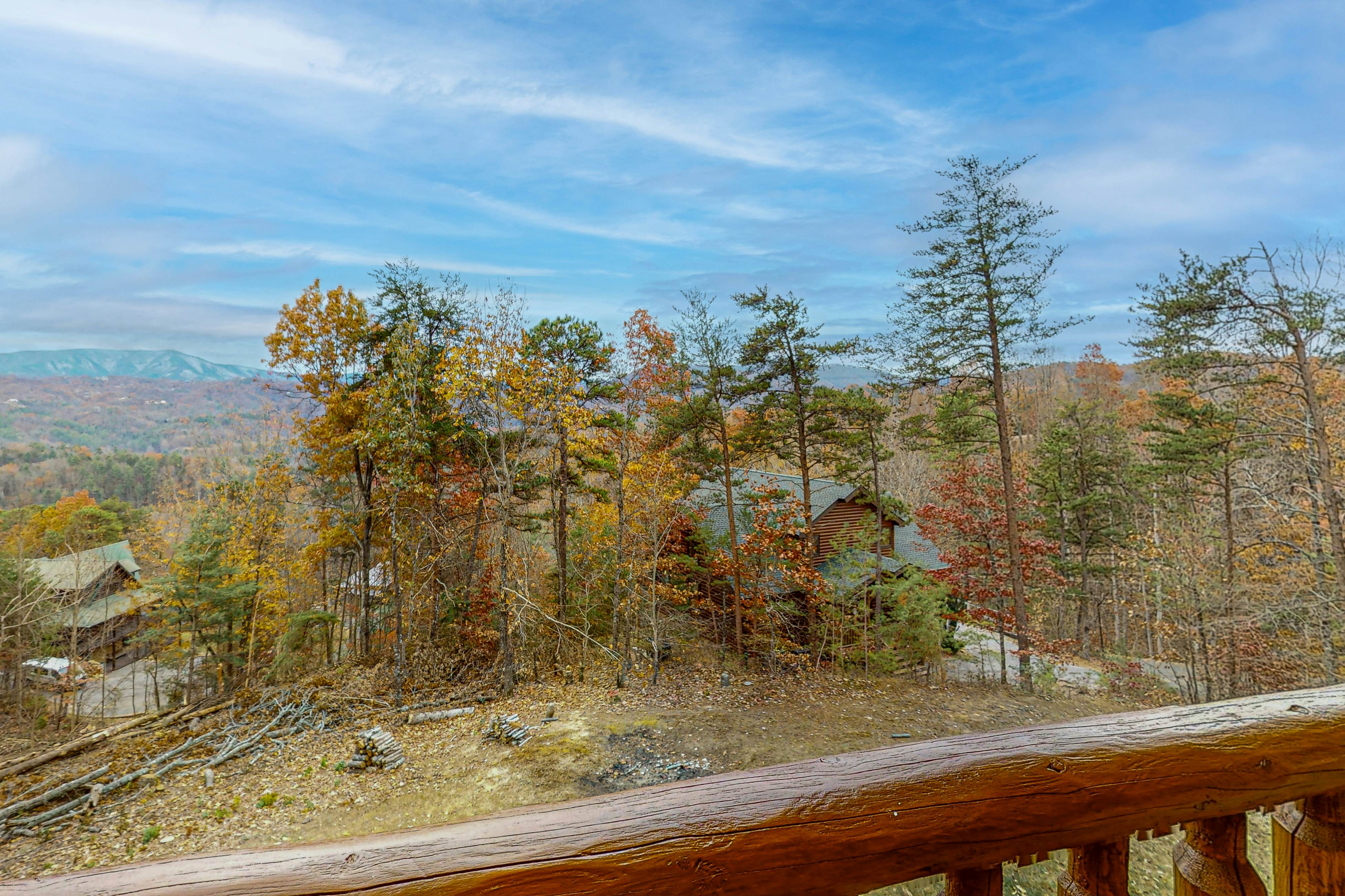 Cabin w/Hot Tub & Free Attraction Tickets + Access for Guests w/Limited Mobility