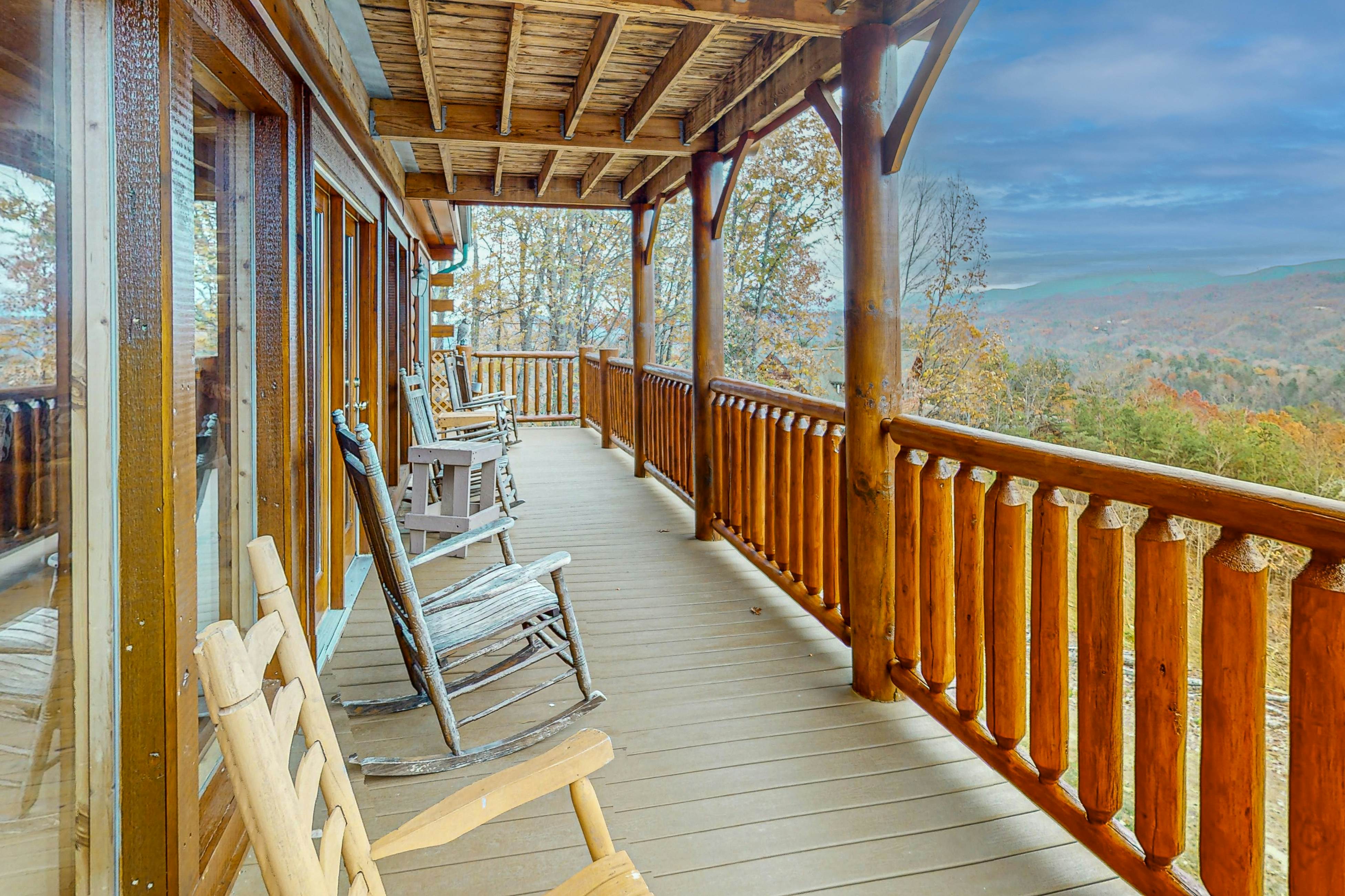 Cabin w/Hot Tub & Free Attraction Tickets + Access for Guests w/Limited Mobility