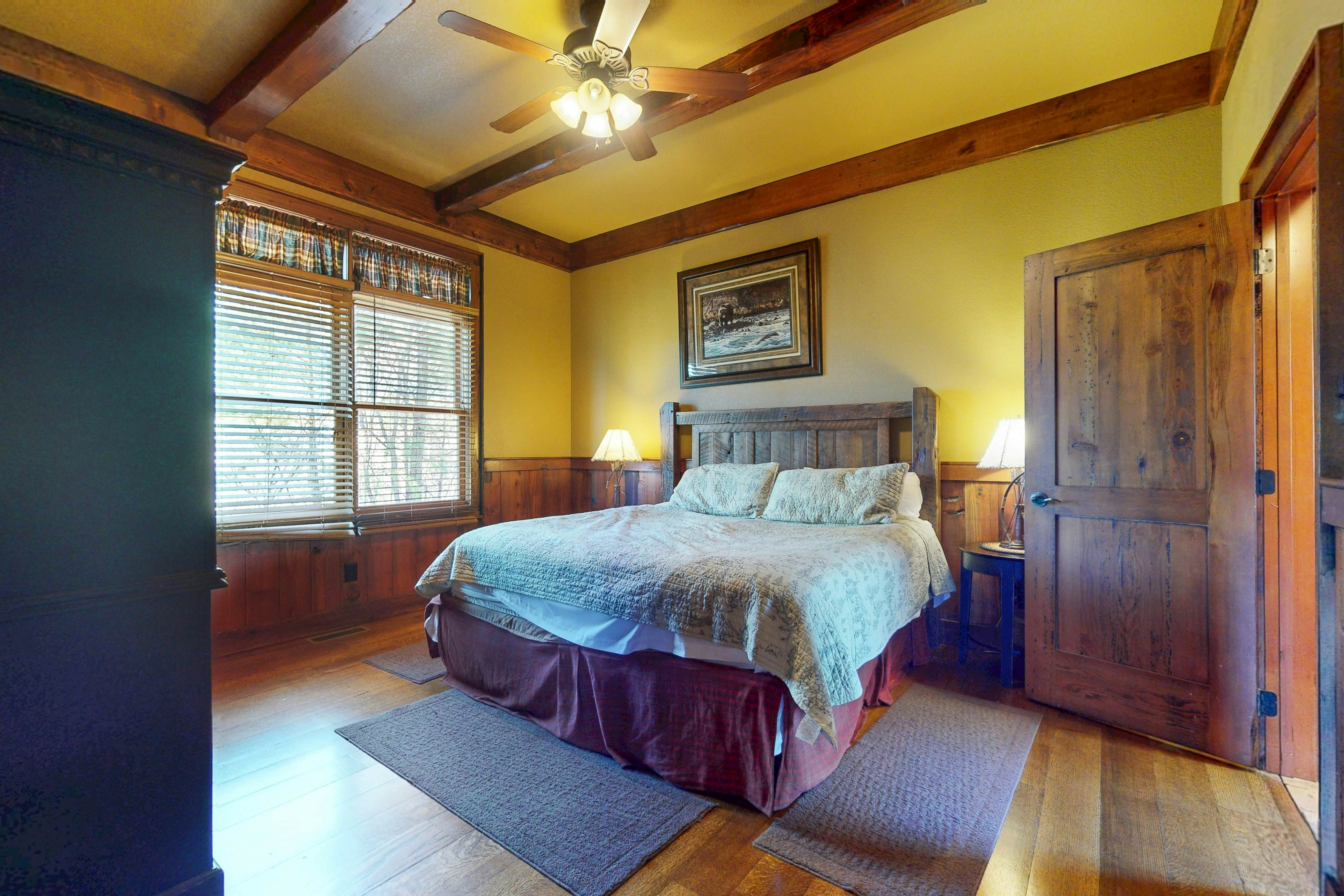 Inviting Cabin, Sleeps 4・Hot Tub・Covered Deck