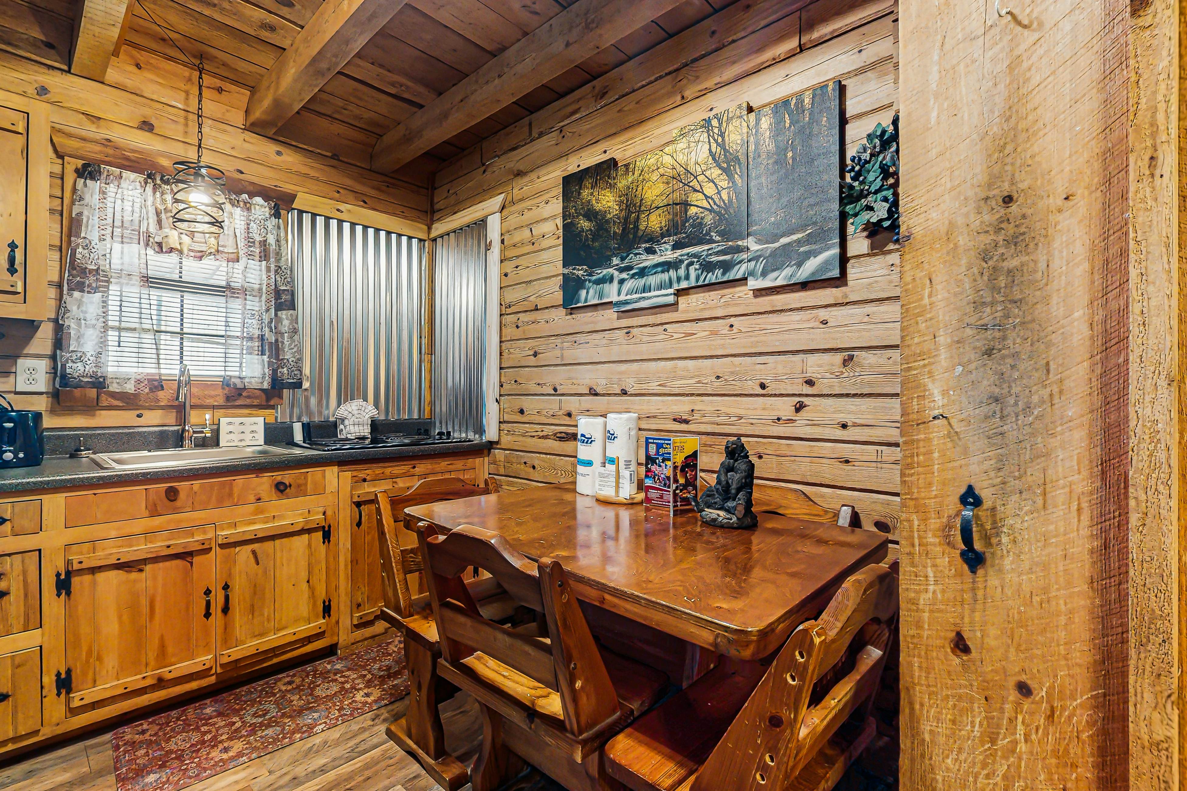 Cozy Cabin, Sleep 3・Hot Tub・Free Attraction Ticket