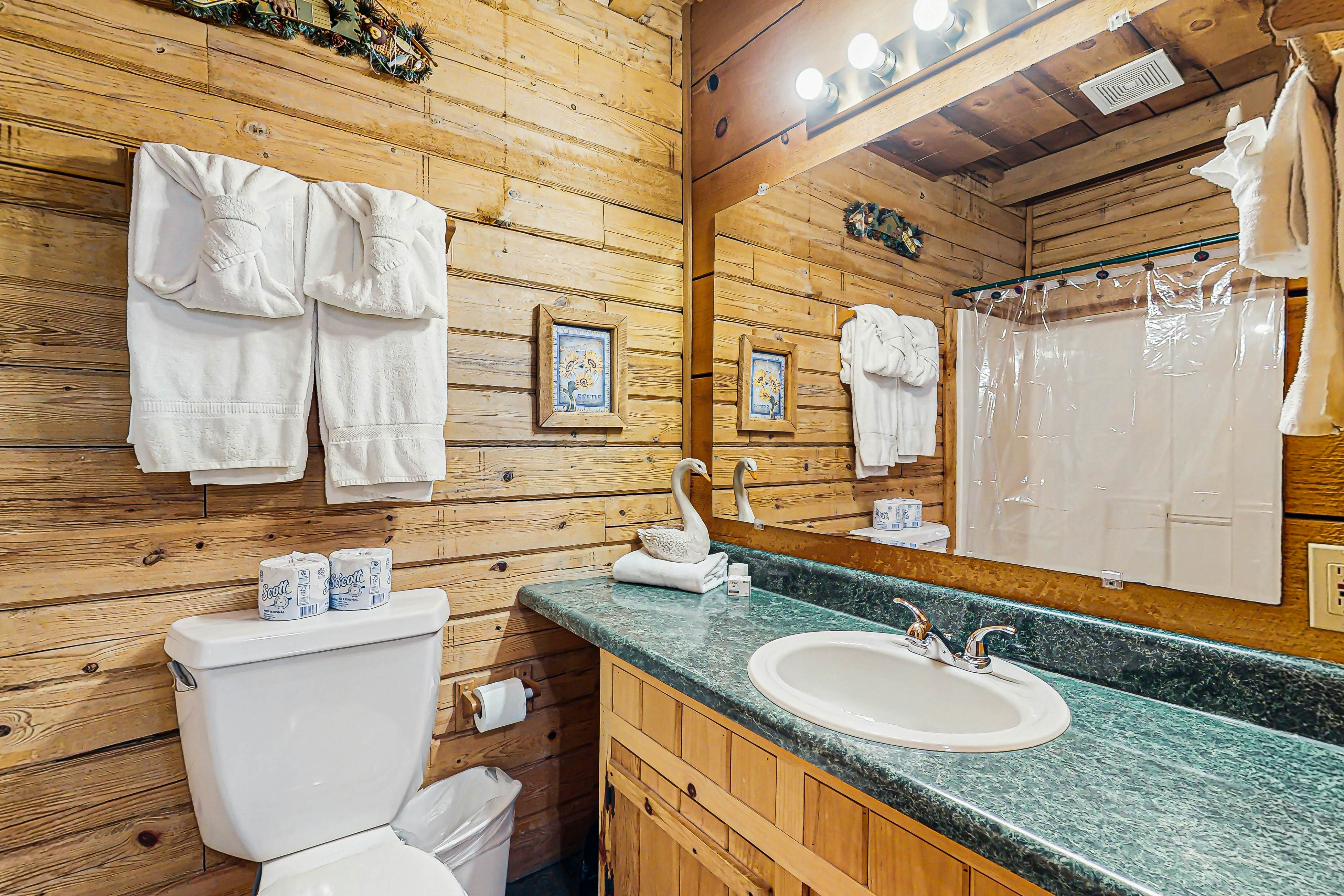 Cozy Cabin, Sleep 3・Hot Tub・Free Attraction Ticket