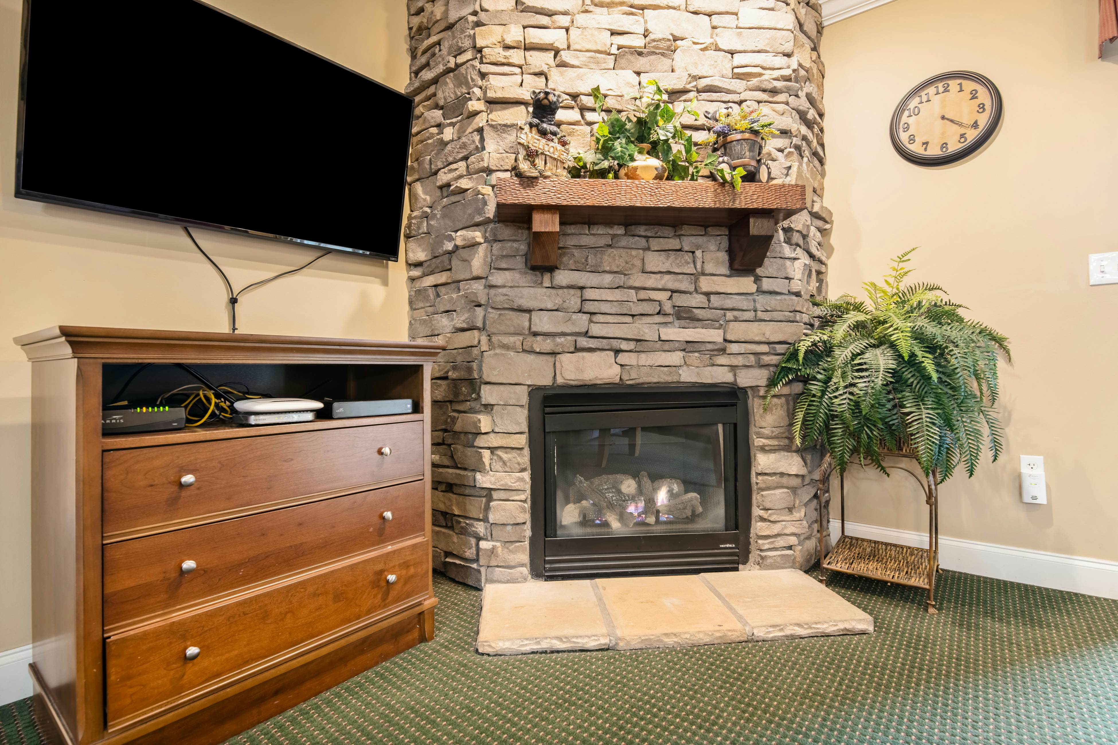 Downtown Summit Manor w/ Mountain Views,Pool, Hot Tub - Free Attraction Tickets