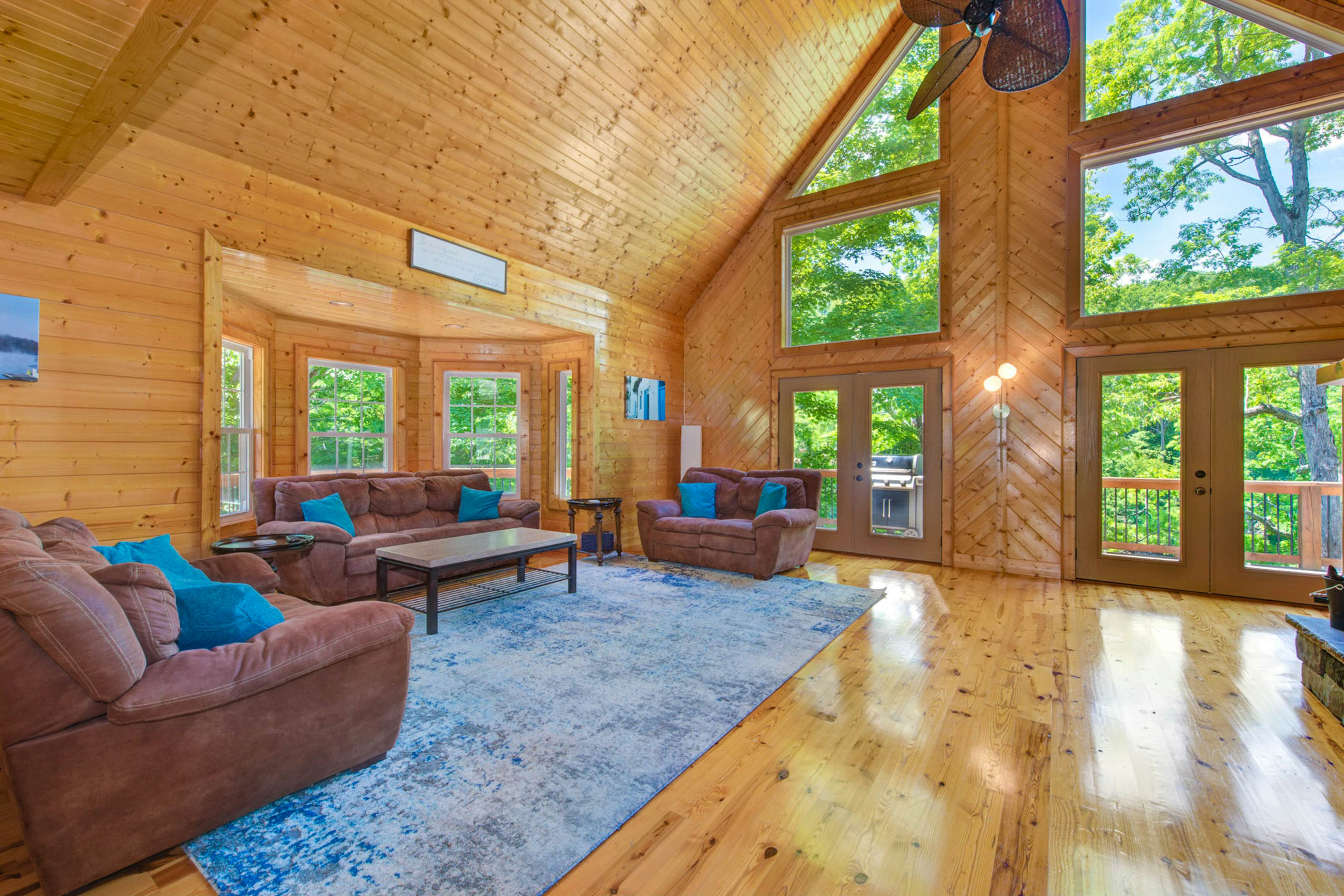 Waterfront Retreat, Sleeps 14・Theater・Games・Grill