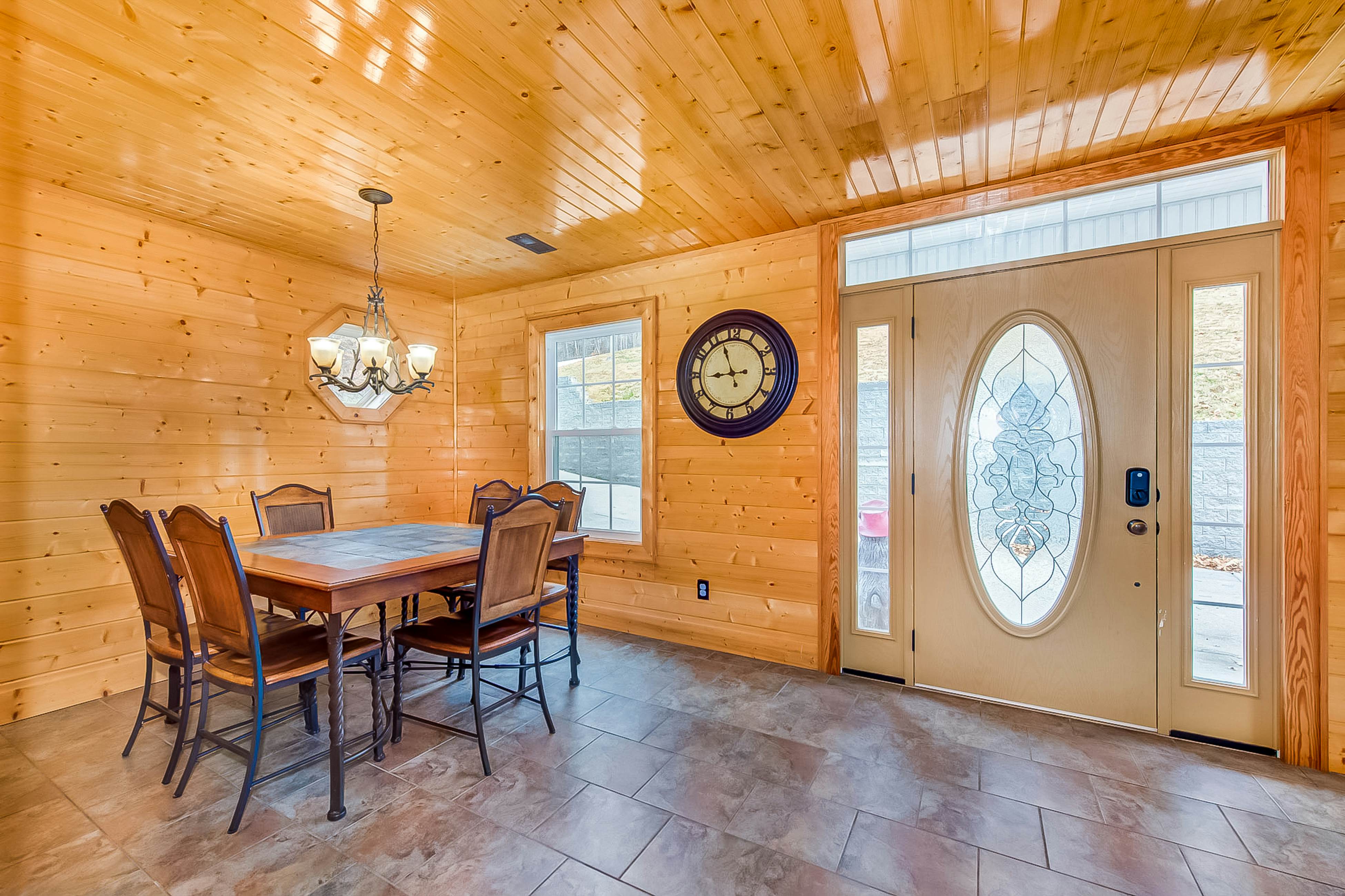 Waterfront Retreat, Sleeps 14・Theater・Games・Grill