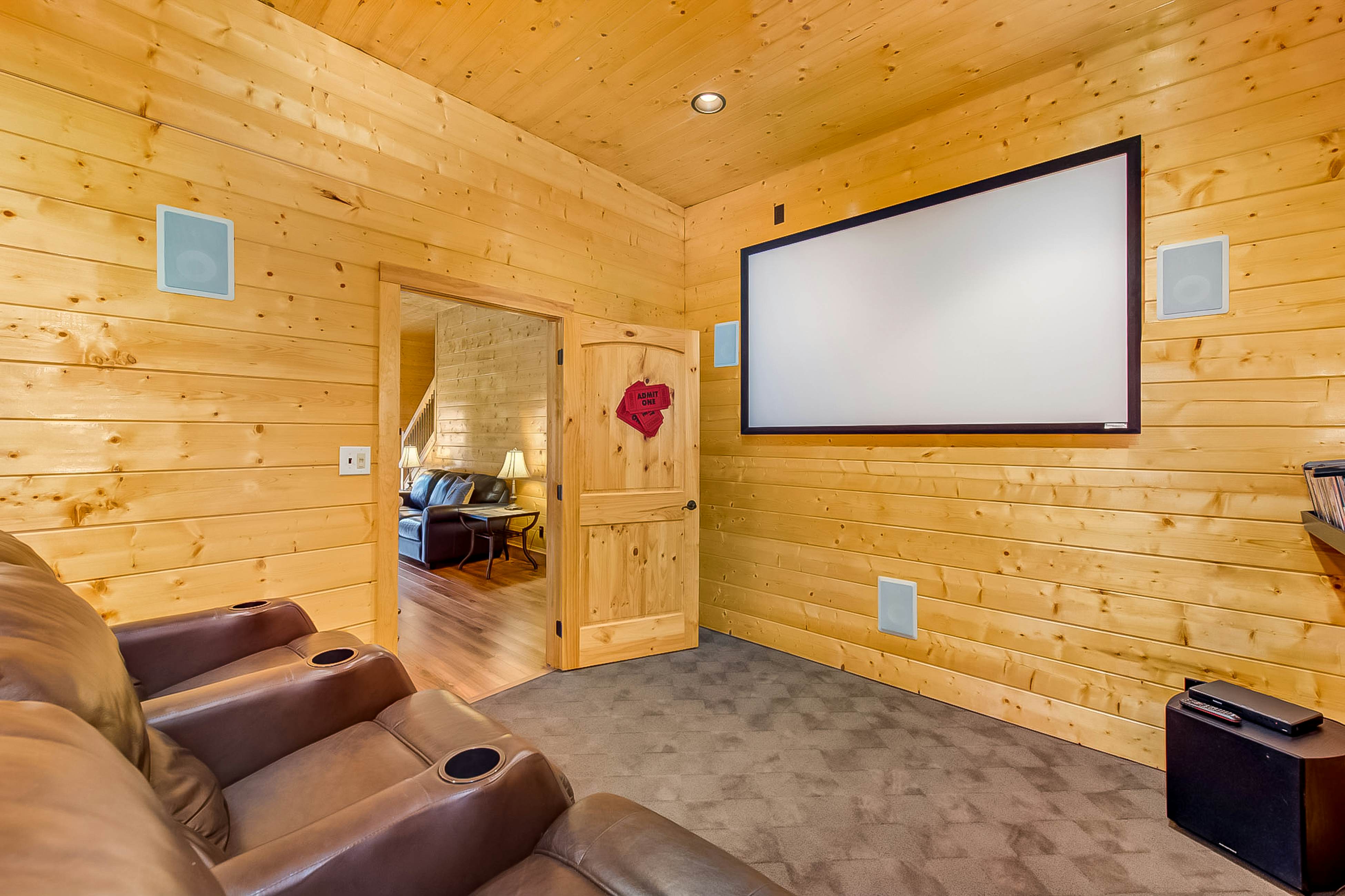 Waterfront Retreat, Sleeps 14・Theater・Games・Grill