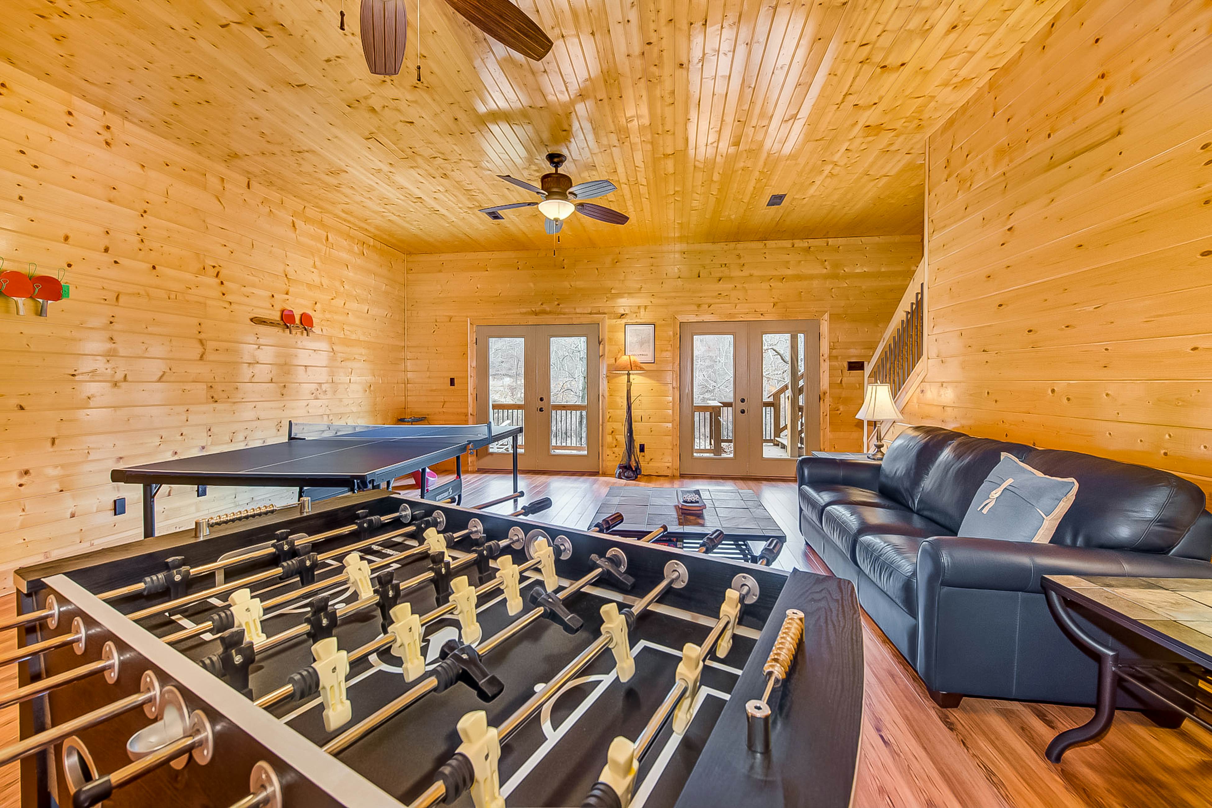 Waterfront Retreat, Sleeps 14・Theater・Games・Grill