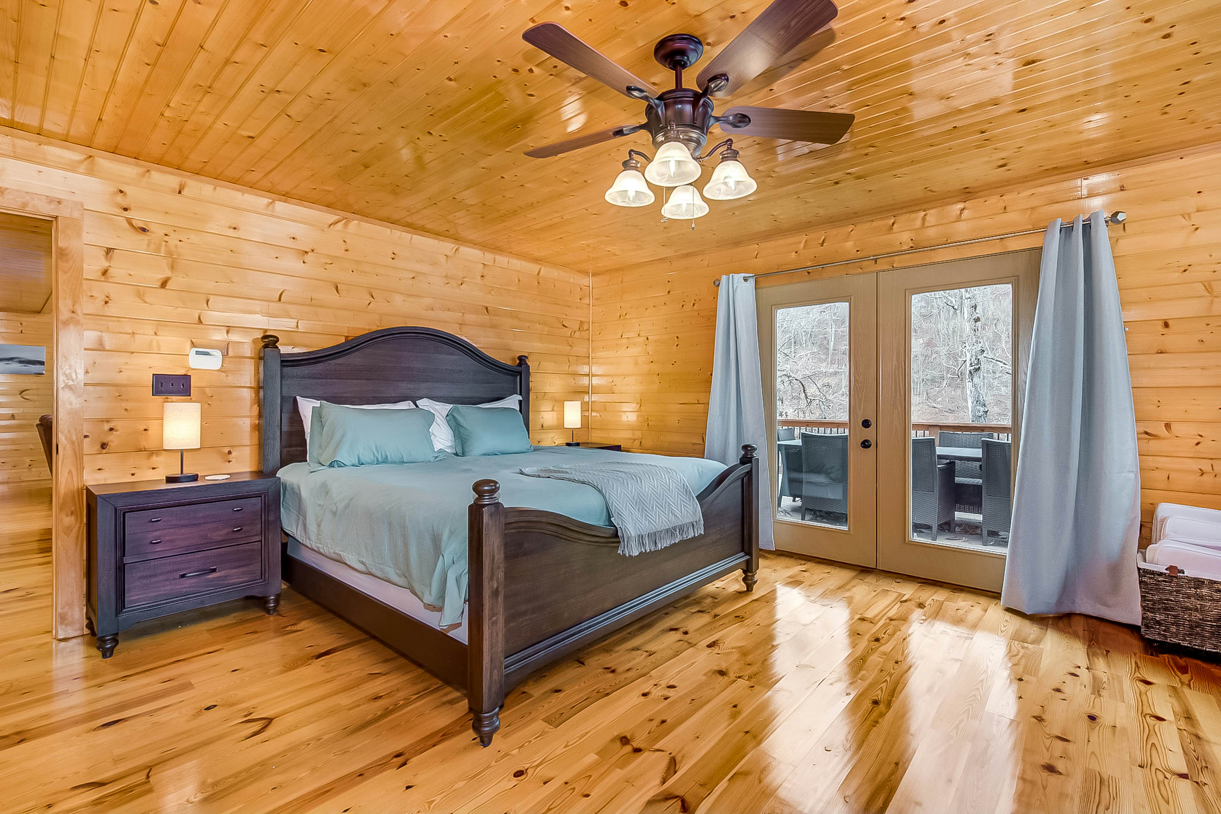 Waterfront Retreat, Sleeps 14・Theater・Games・Grill