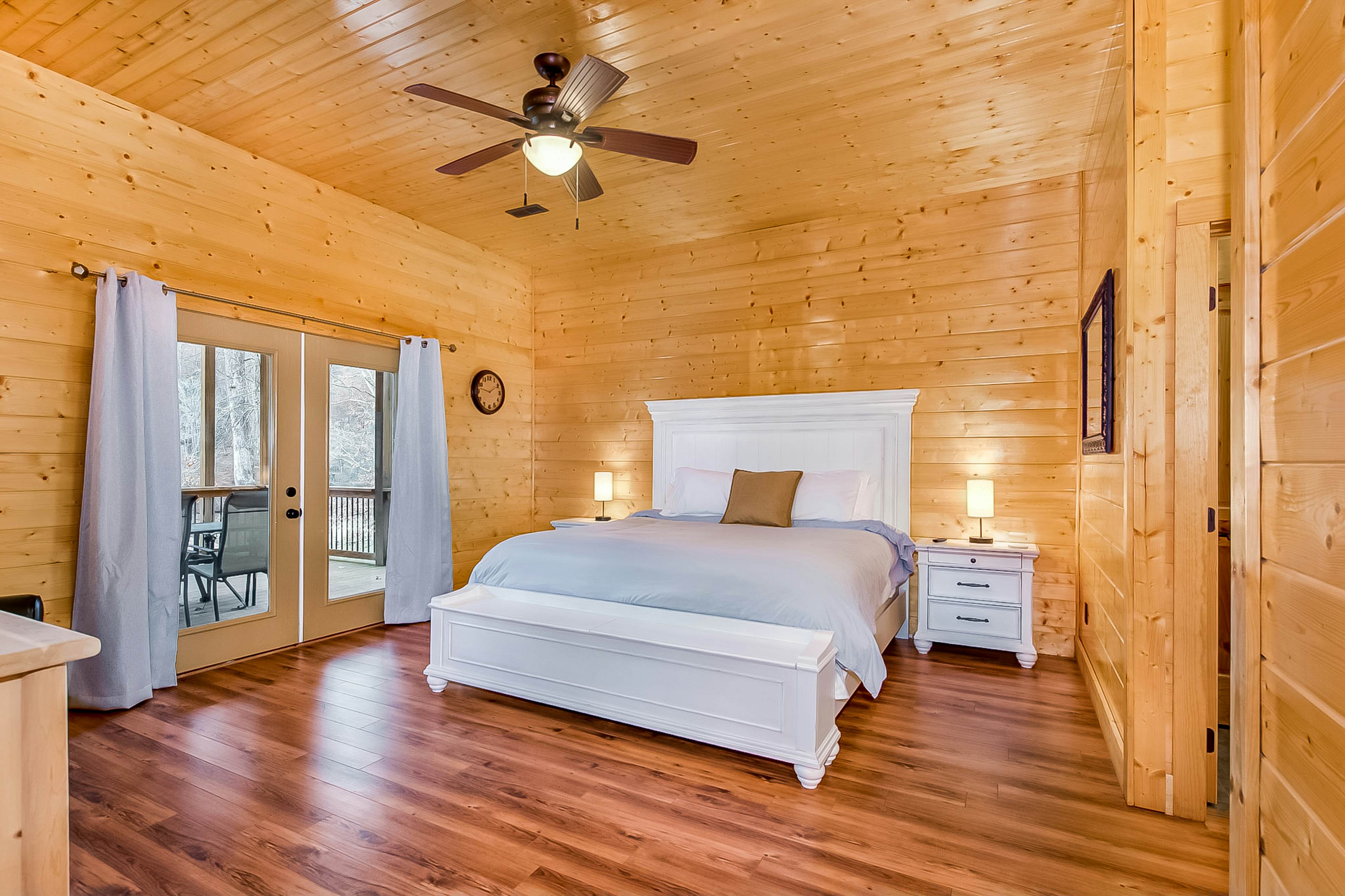 Waterfront Retreat, Sleeps 14・Theater・Games・Grill