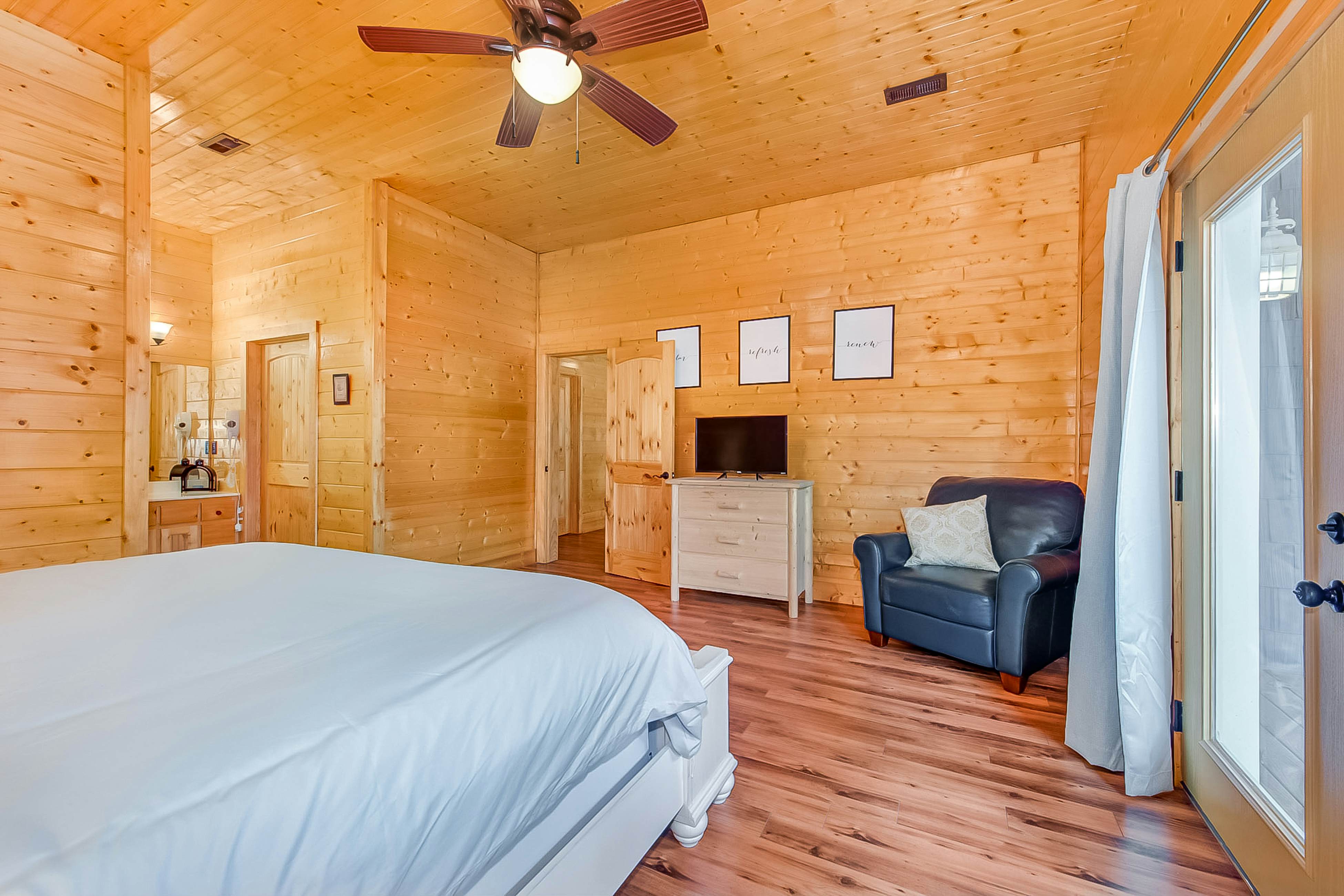 Waterfront Retreat, Sleeps 14・Theater・Games・Grill