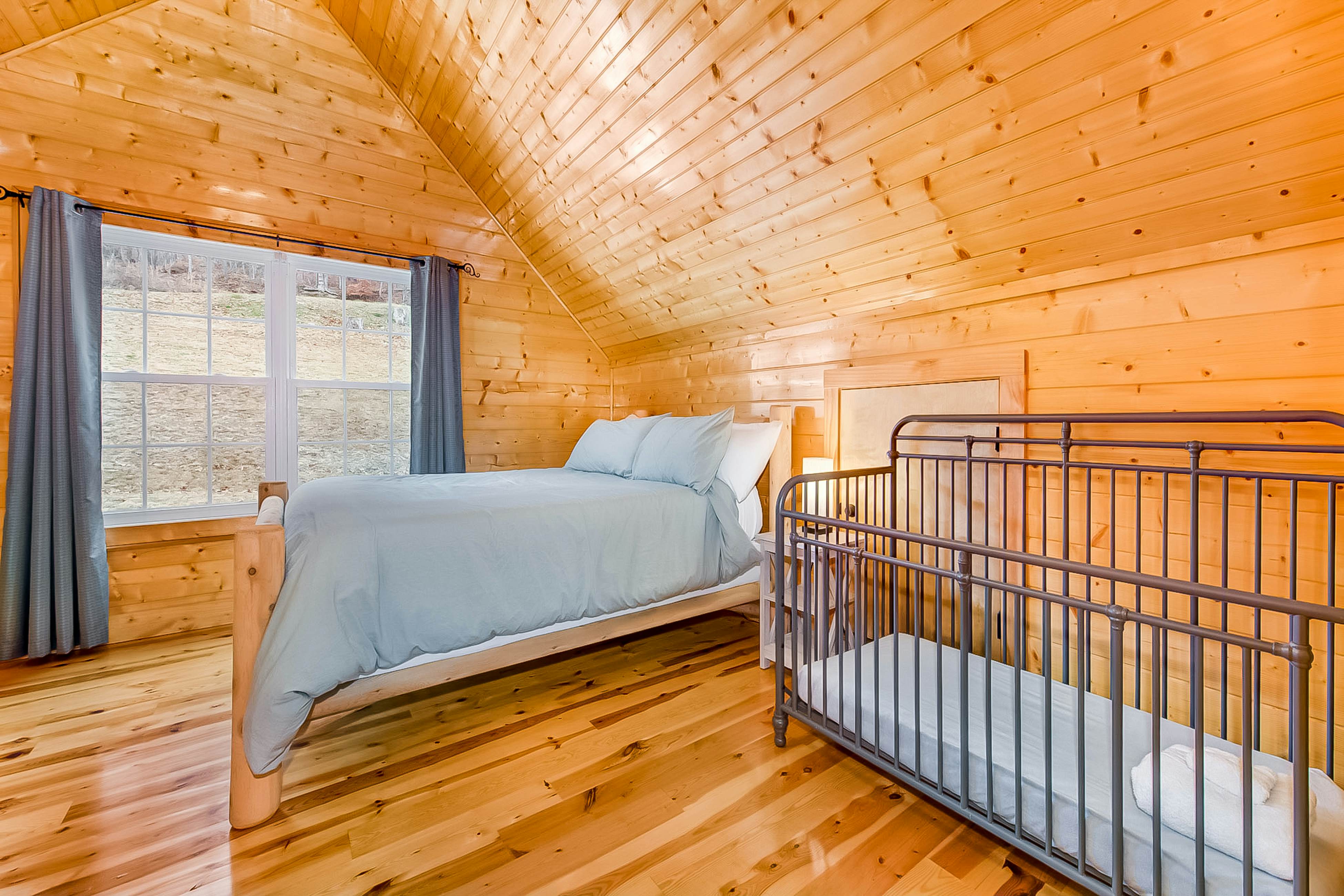 Waterfront Retreat, Sleeps 14・Theater・Games・Grill