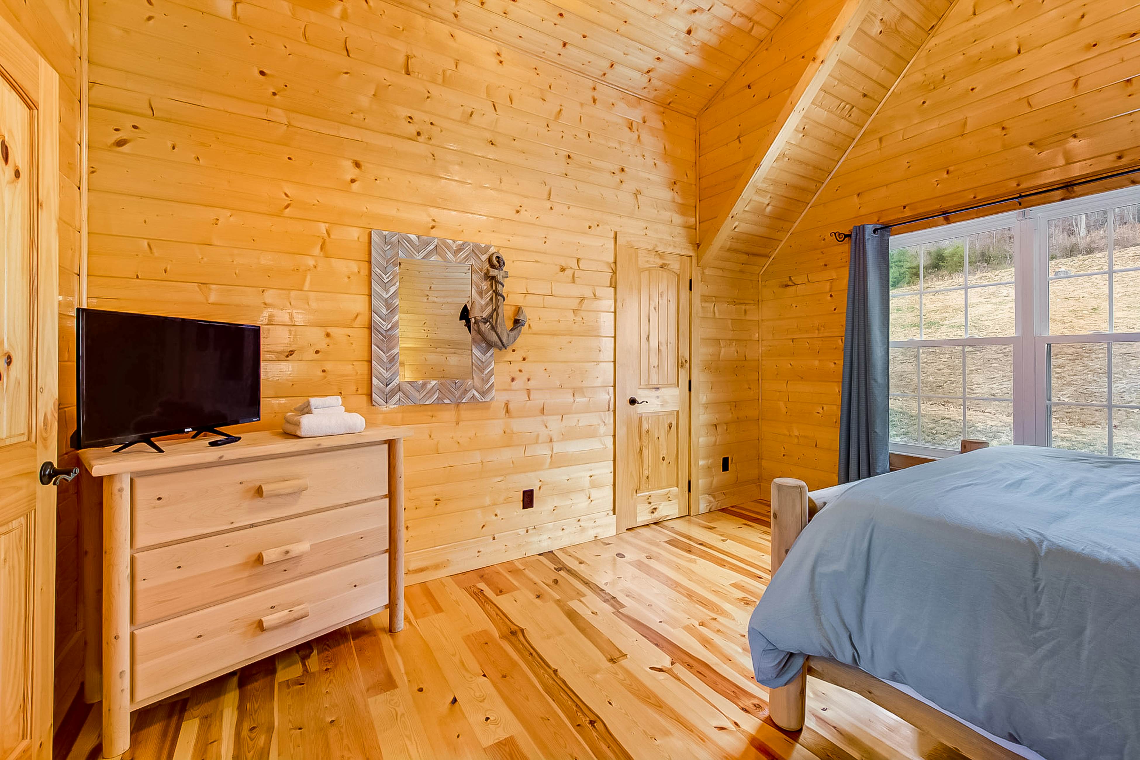 Waterfront Retreat, Sleeps 14・Theater・Games・Grill