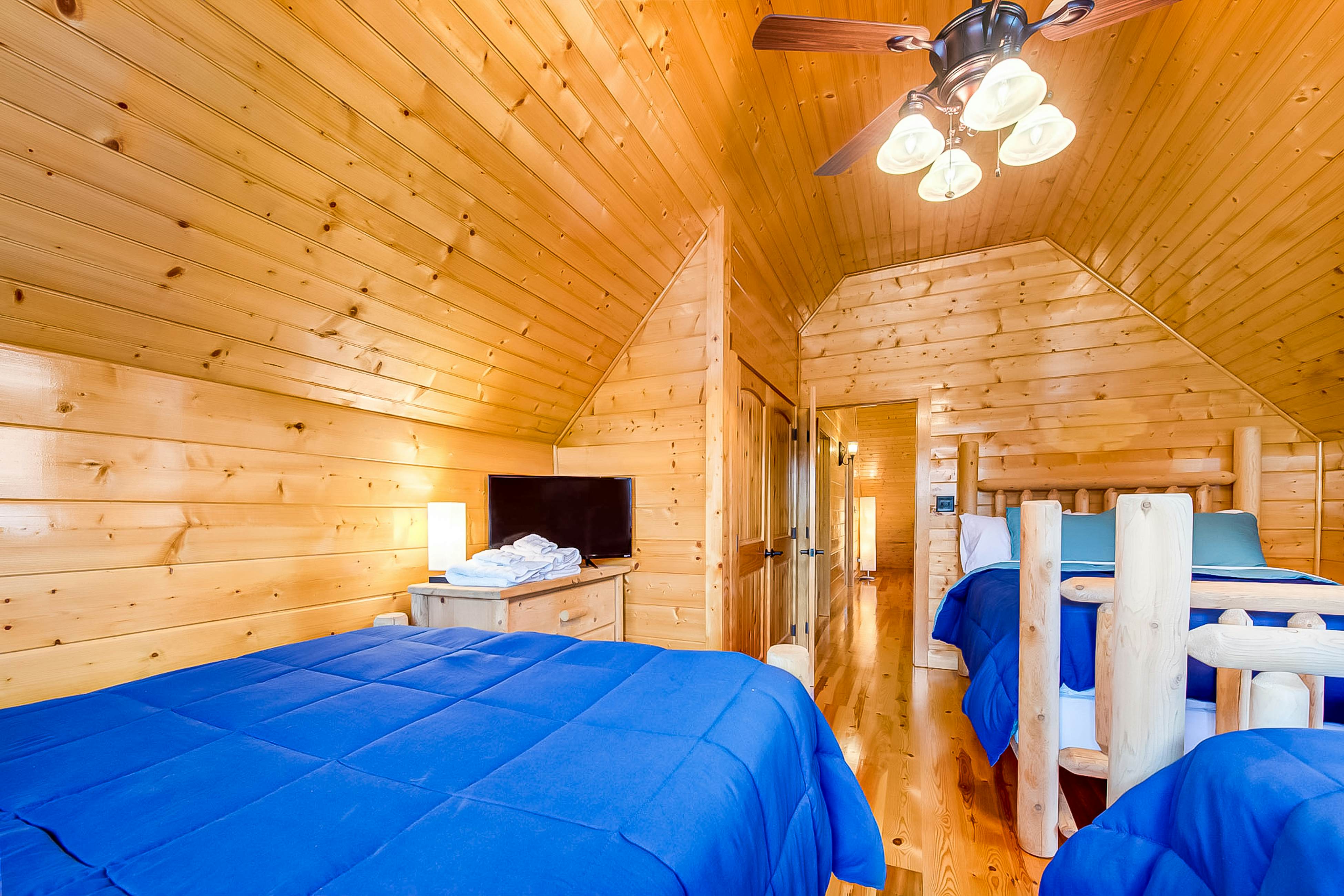 Waterfront Retreat, Sleeps 14・Theater・Games・Grill