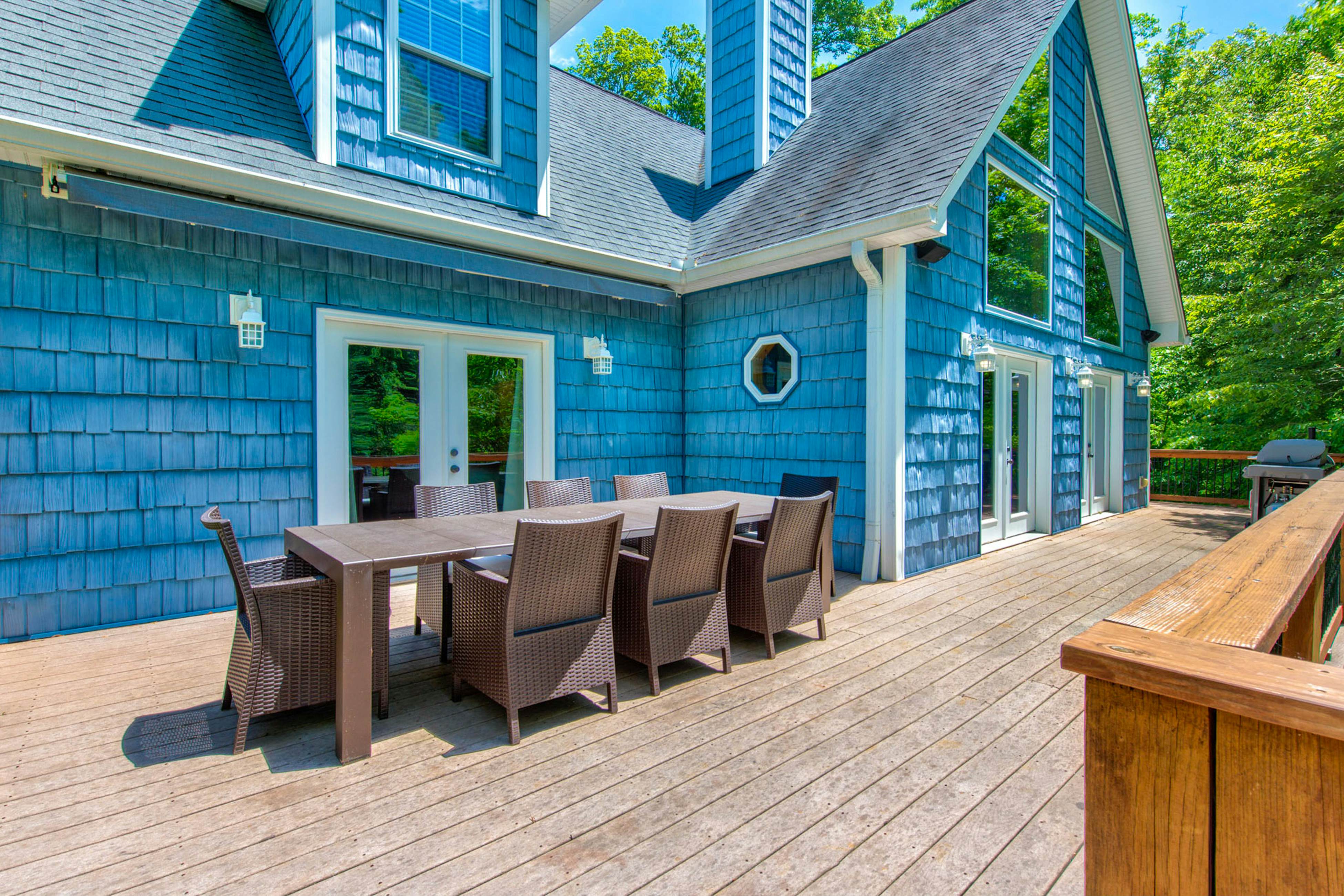 Waterfront Retreat, Sleeps 14・Theater・Games・Grill