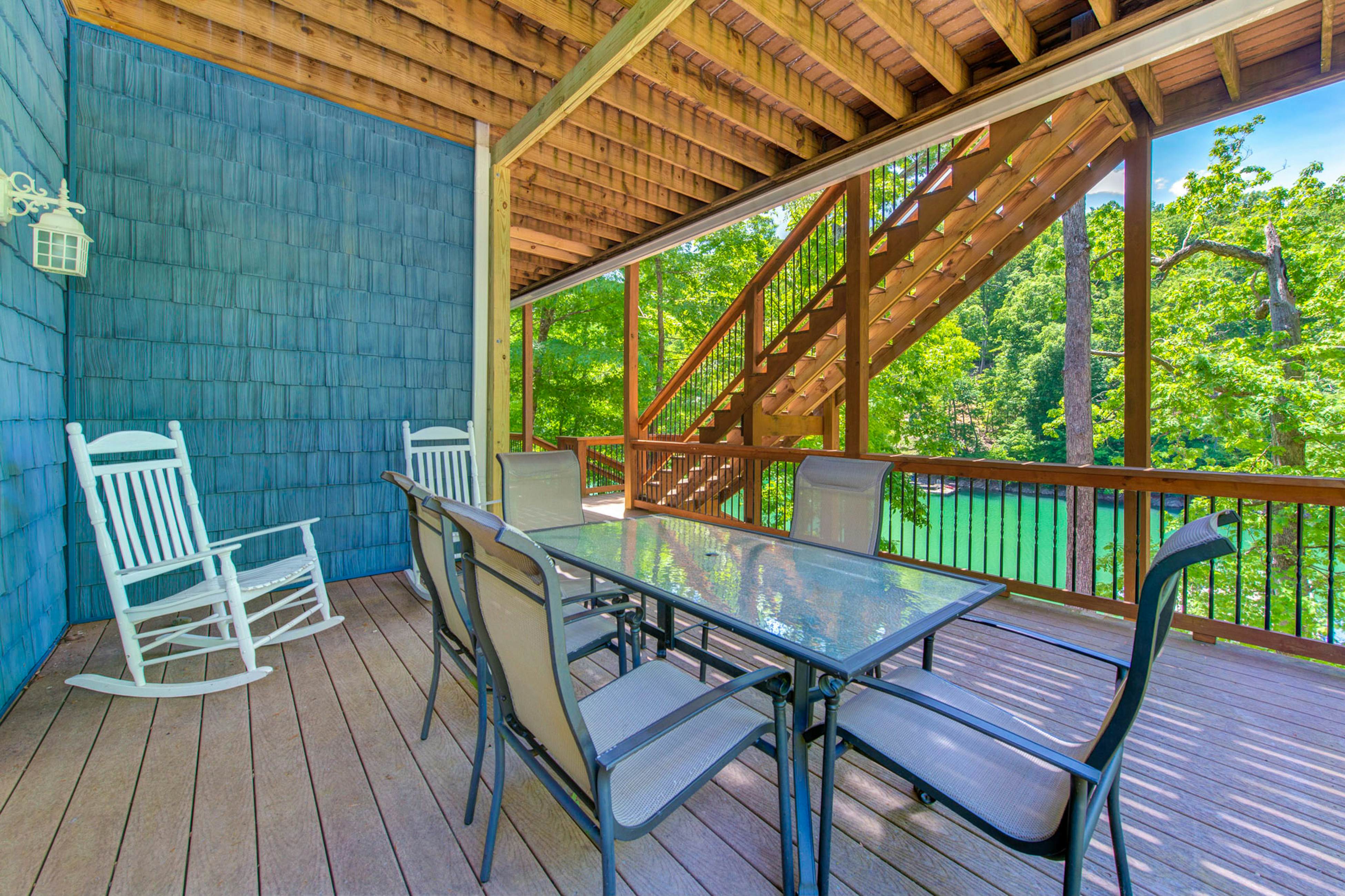 Waterfront Retreat, Sleeps 14・Theater・Games・Grill