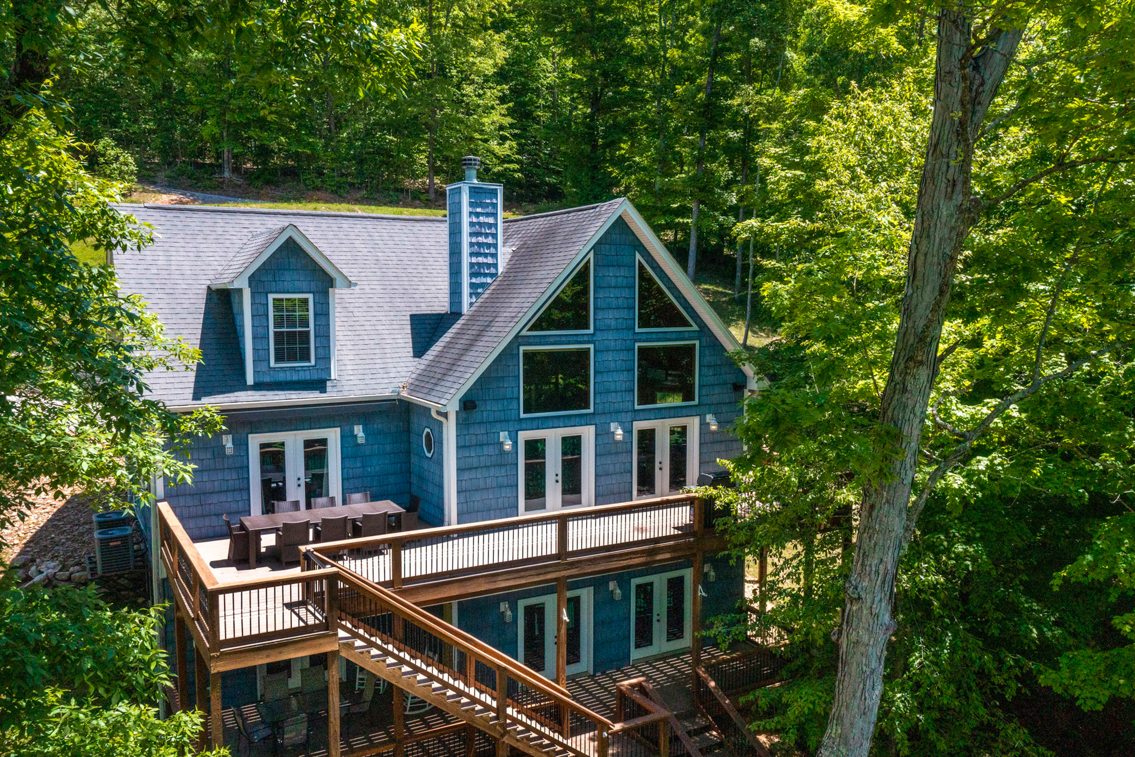 Waterfront Retreat, Sleeps 14・Theater・Games・Grill