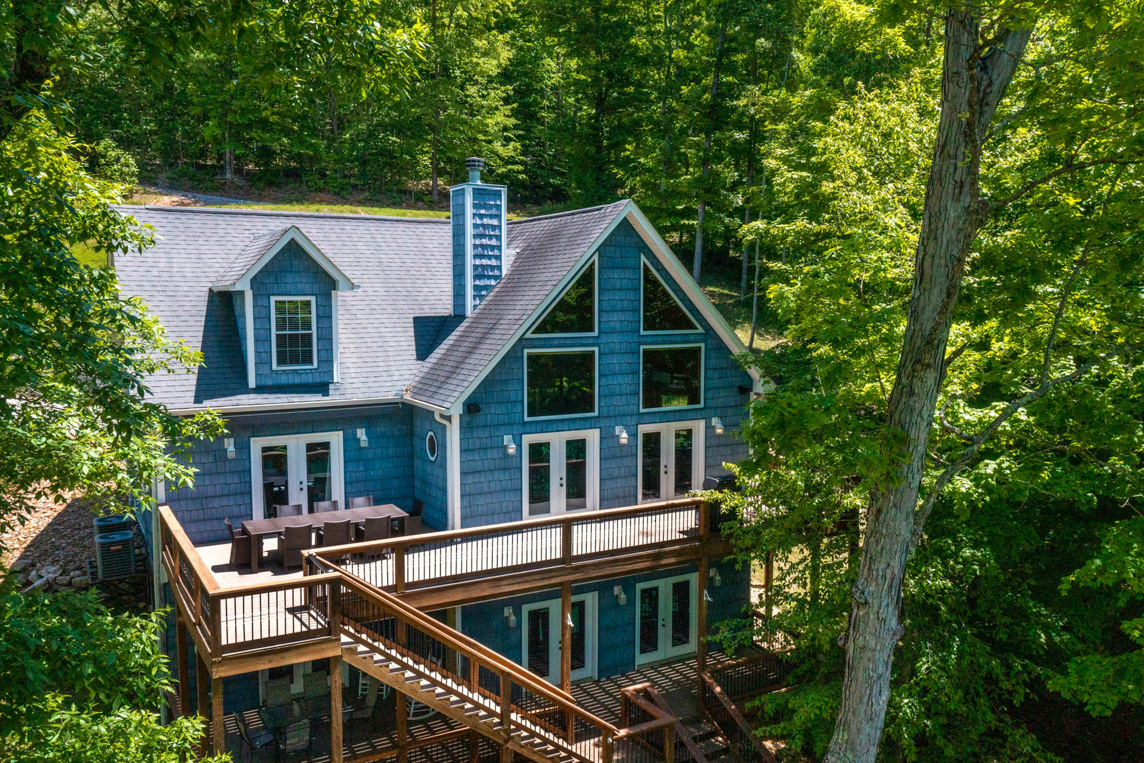 Waterfront Retreat, Sleeps 14・Theater・Games・Grill