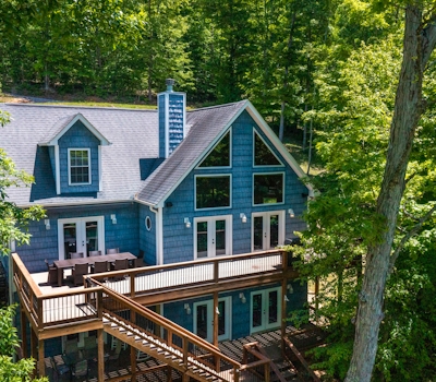 Waterfront Retreat, Sleeps 14・Theater・Games・Grill