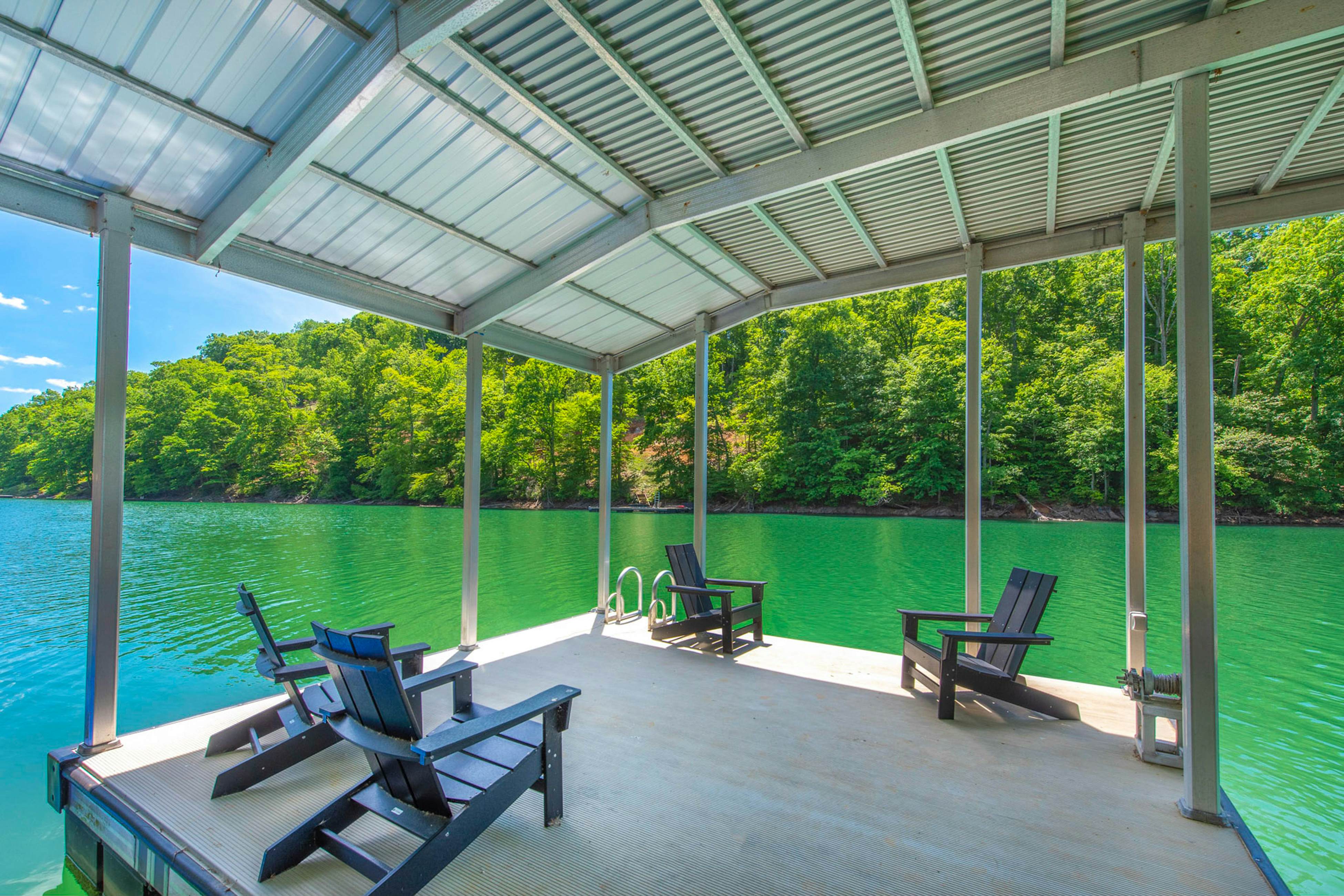 Waterfront Retreat, Sleeps 14・Theater・Games・Grill