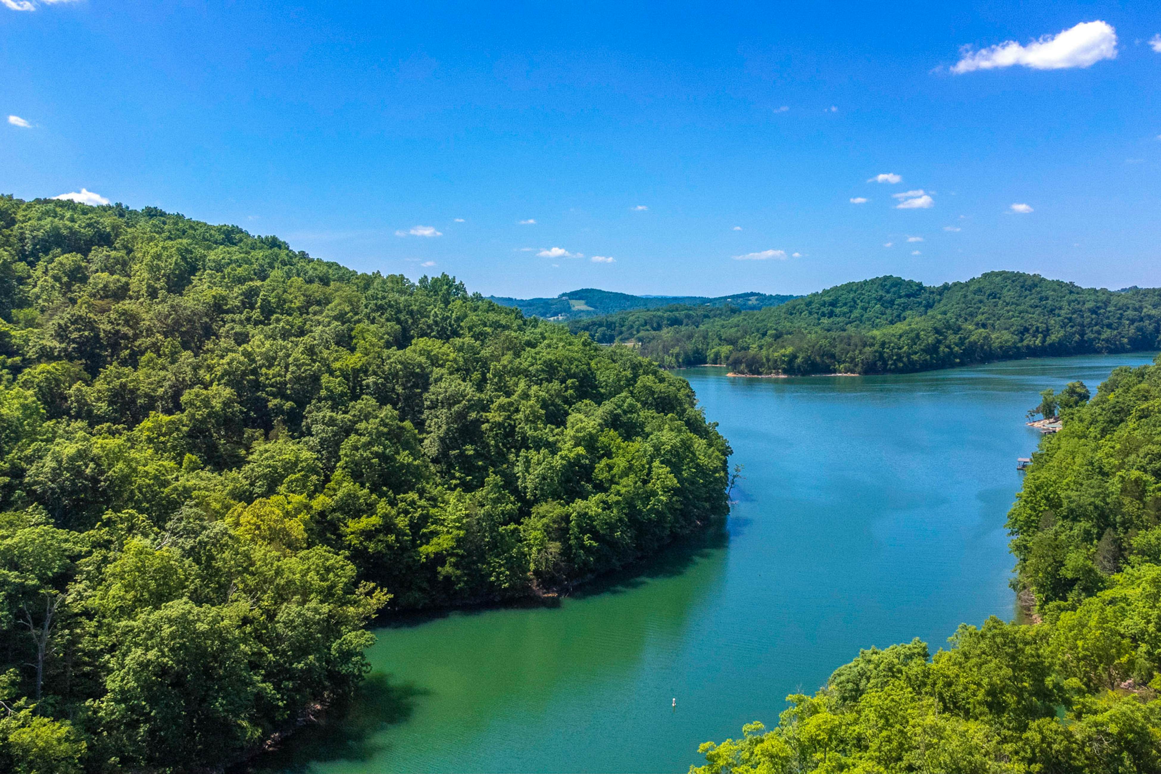 Waterfront Retreat, Sleeps 14・Theater・Games・Grill