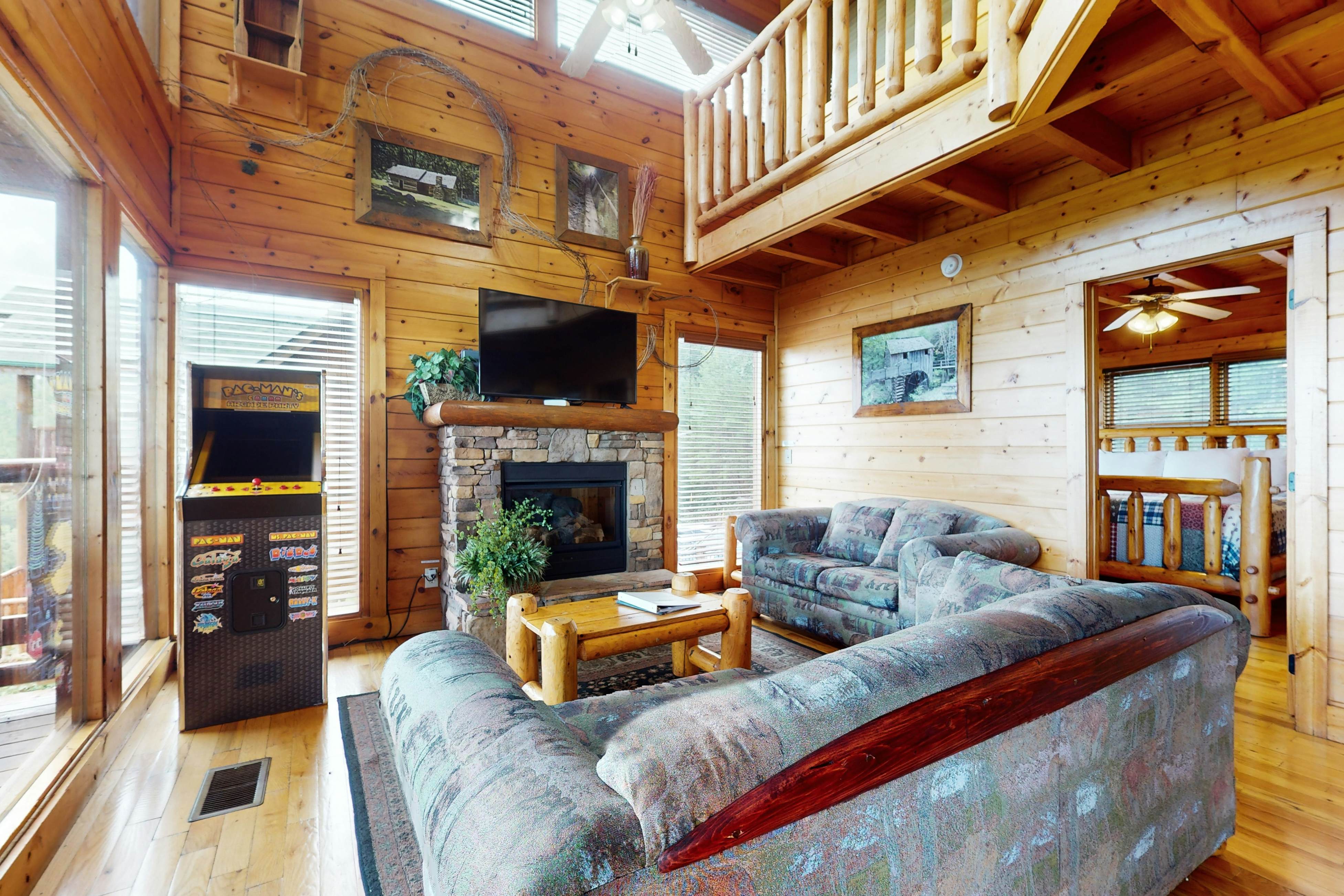 Resort cabin w/ Free Attraction Tickets,  Hot Tub & home theater