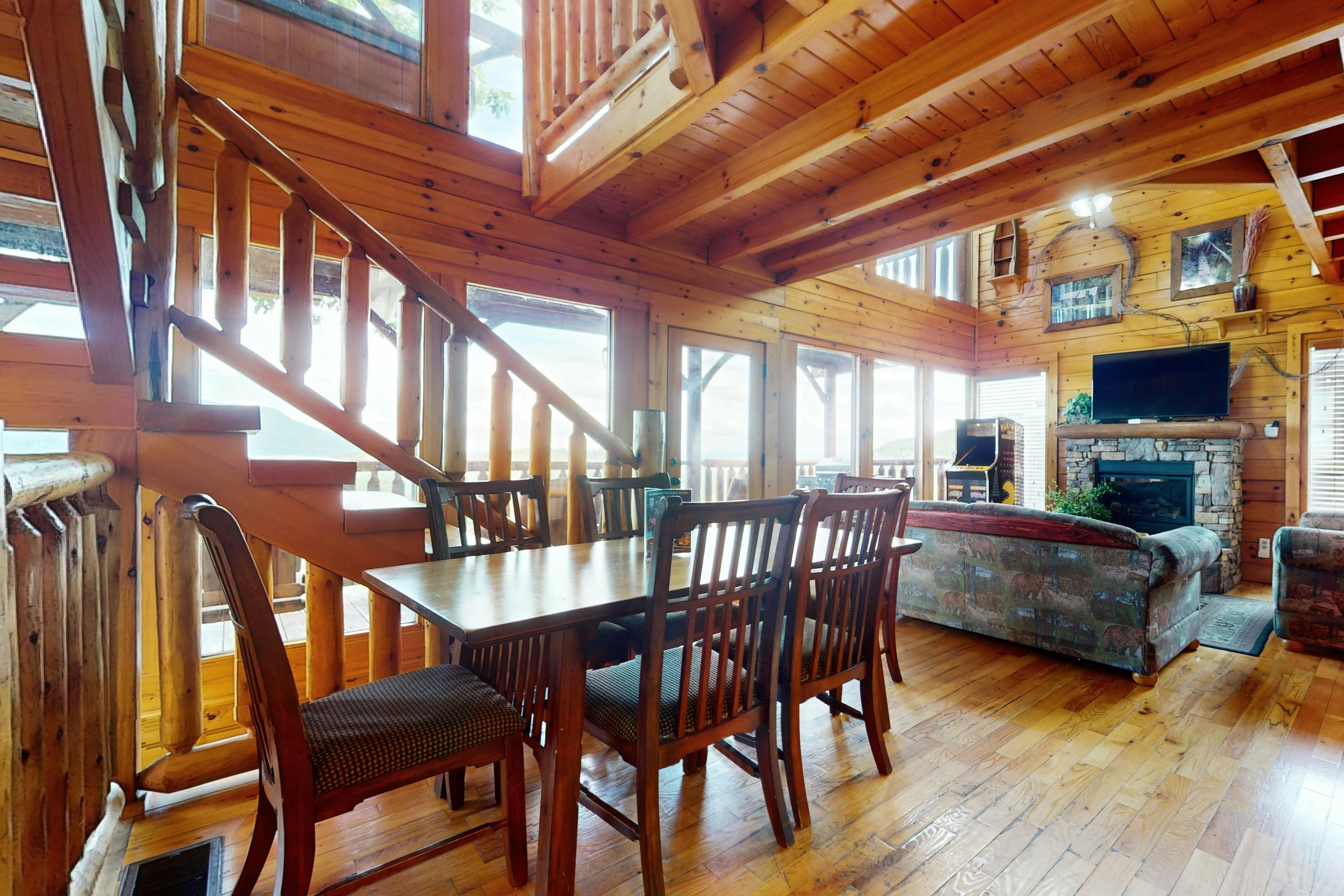 Resort cabin w/ Free Attraction Tickets,  Hot Tub & home theater